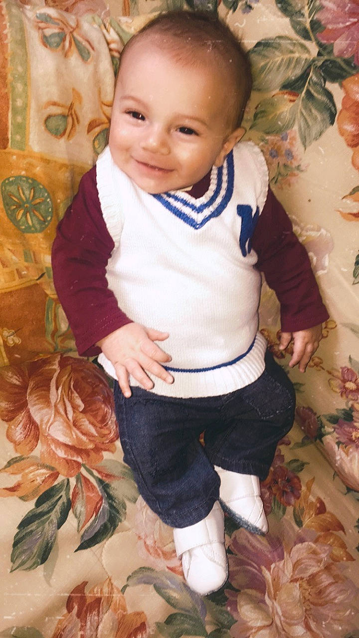 Ylario a rejoint le concours — aidez-le/la à gagner de superbes lots ! baby, cheek, child, child_model, joy, person, smile, standing, toddler