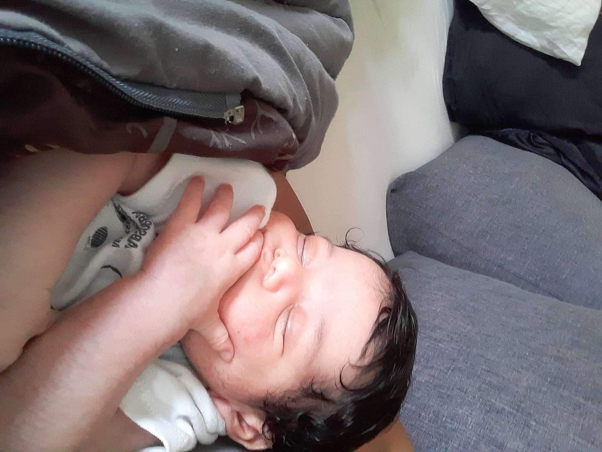 Naël participe au concours pour gagner de l'argent avec cette photo : black_hair, comfort, dress, eye, eyelash, finger, gesture, glasses, hairstyle, hand, happy, interaction, joint, mammal, mouth, nose, person, plant, skin, tree