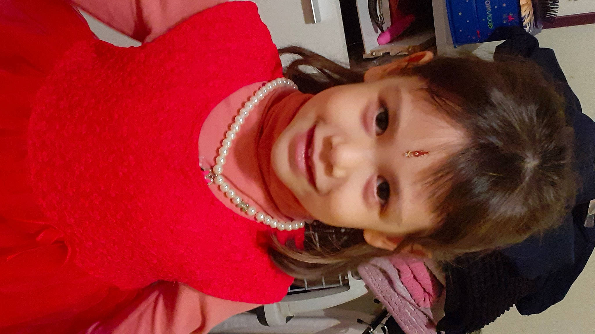 Miia a rejoint le concours — aidez-le/la à gagner de superbes lots ! baby_toddler_clothing, cheek, child, chin, ear, eyebrow, eyelash, fun, glasses, happy, hat, iris, joy, lip, mouth, neck, nose, person, pink, skin