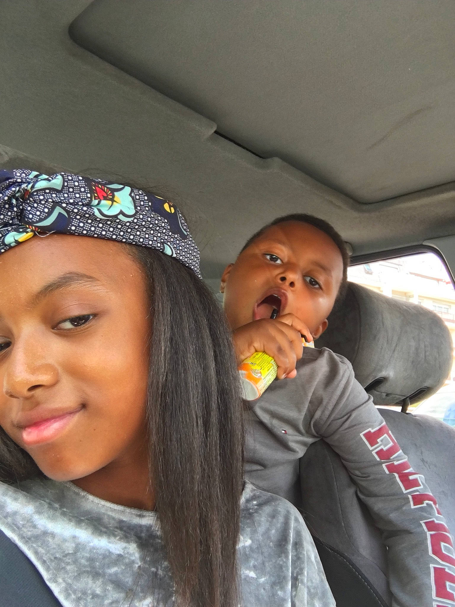 Amina participe au concours pour gagner de l'argent avec cette photo : child, fashion_accessory, hair_accessory, head, headgear, headwear, joy, person, smile