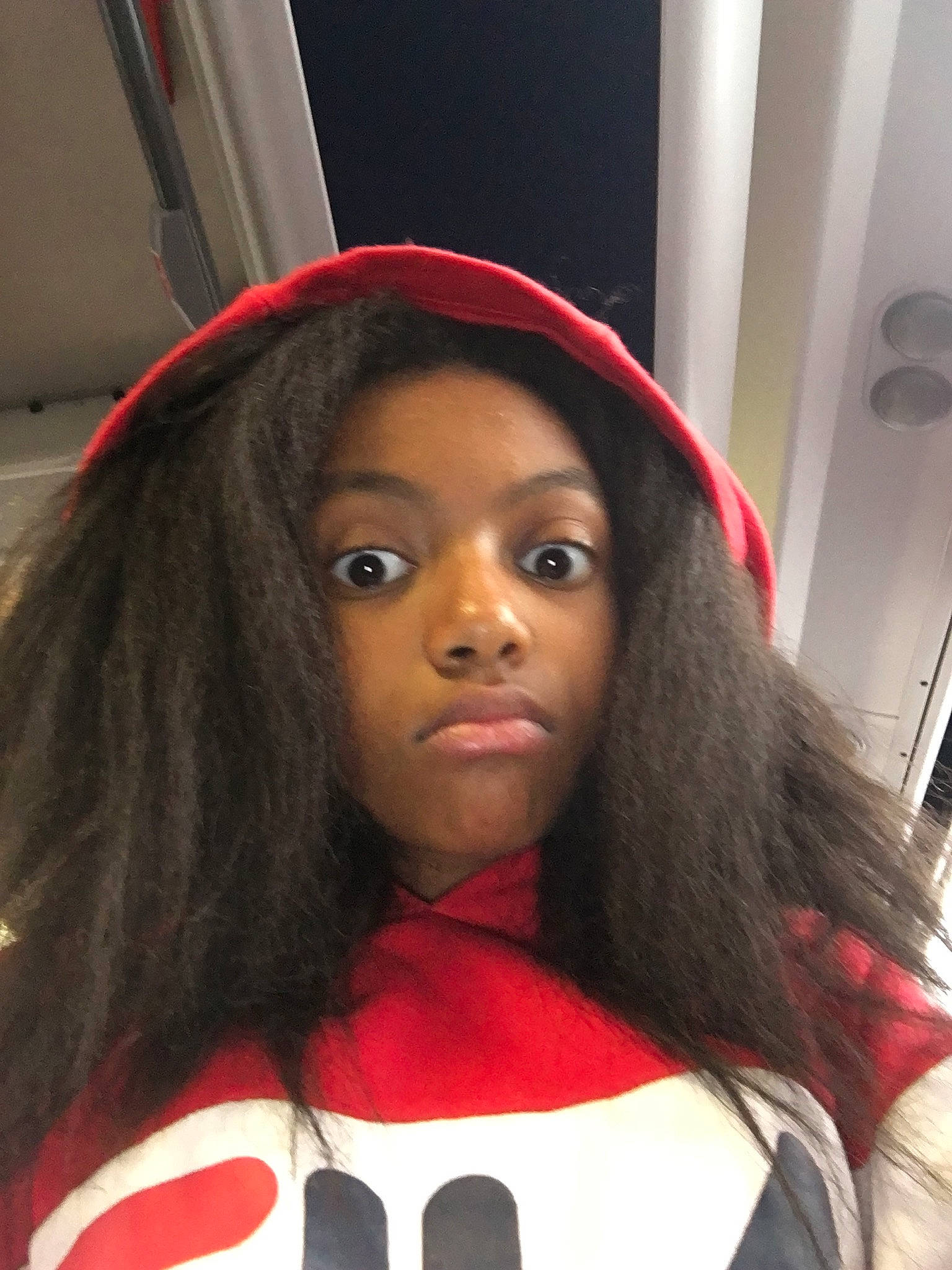 Amina participe au concours pour gagner de l'argent avec cette photo : artificial_hair_integrations, beauty, black_hair, costume, eyebrow, face, fashion_accessory, forehead, hair, hair_accessory, hair_coloring, hairstyle, hime_cut, lace_wig, lip, long_hair, nose, person, photography, selfie