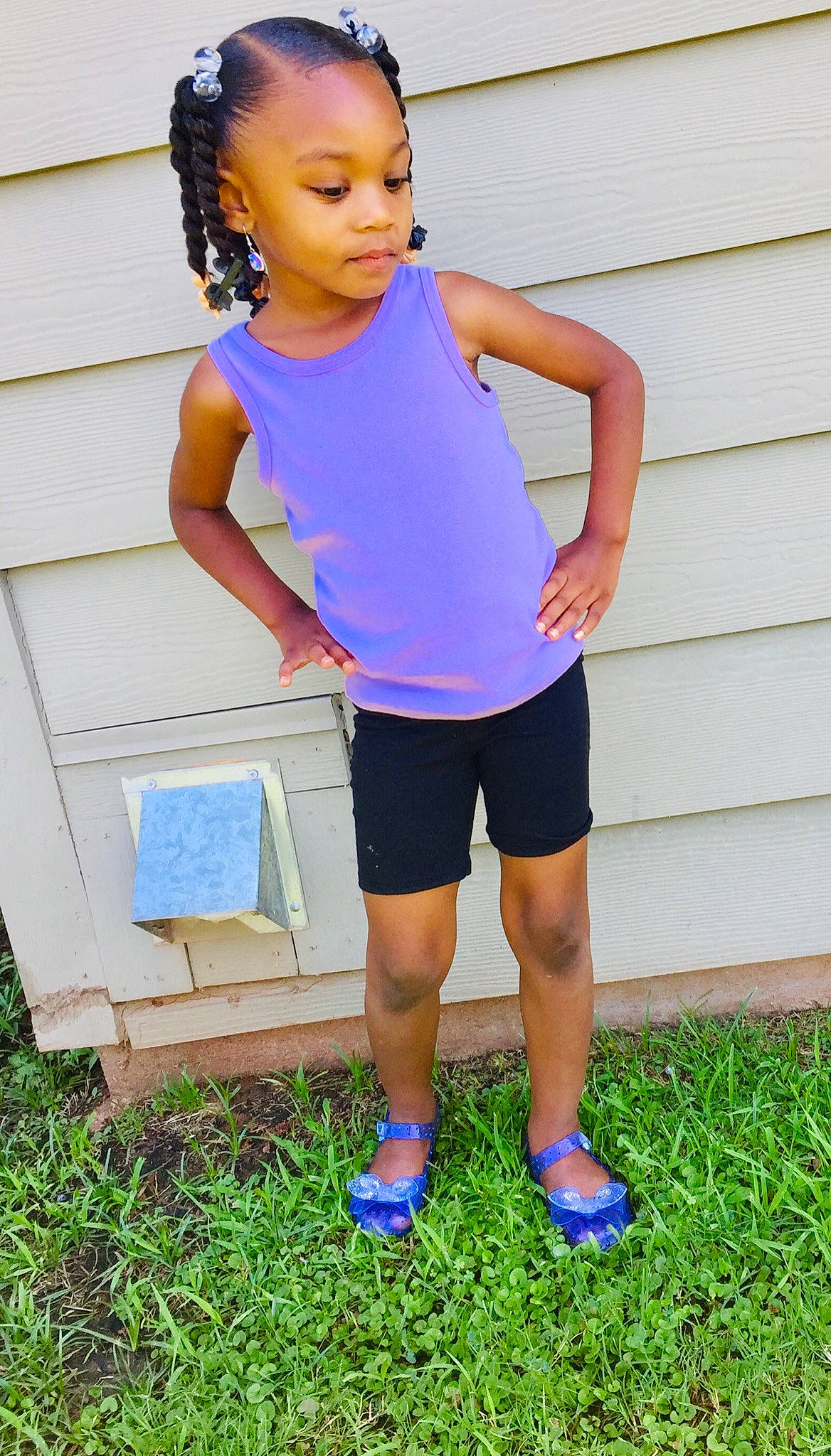 Chynah is registered to the contest to win money with this photo: arm, blue, child, child_model, electric_blue, leg, person, play, shoe, shoulder, sportswear, t_shirt, toddler