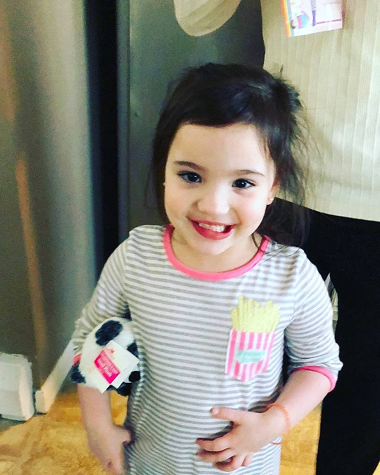 Allie is registered to the contest to win money with this photo: arm, beauty, black_hair, cheek, child, daughter, facial_expression, finger, hair, joy, leg, neck, person, pink, selfie, shoulder, skin, sleeve, smile, t_shirt