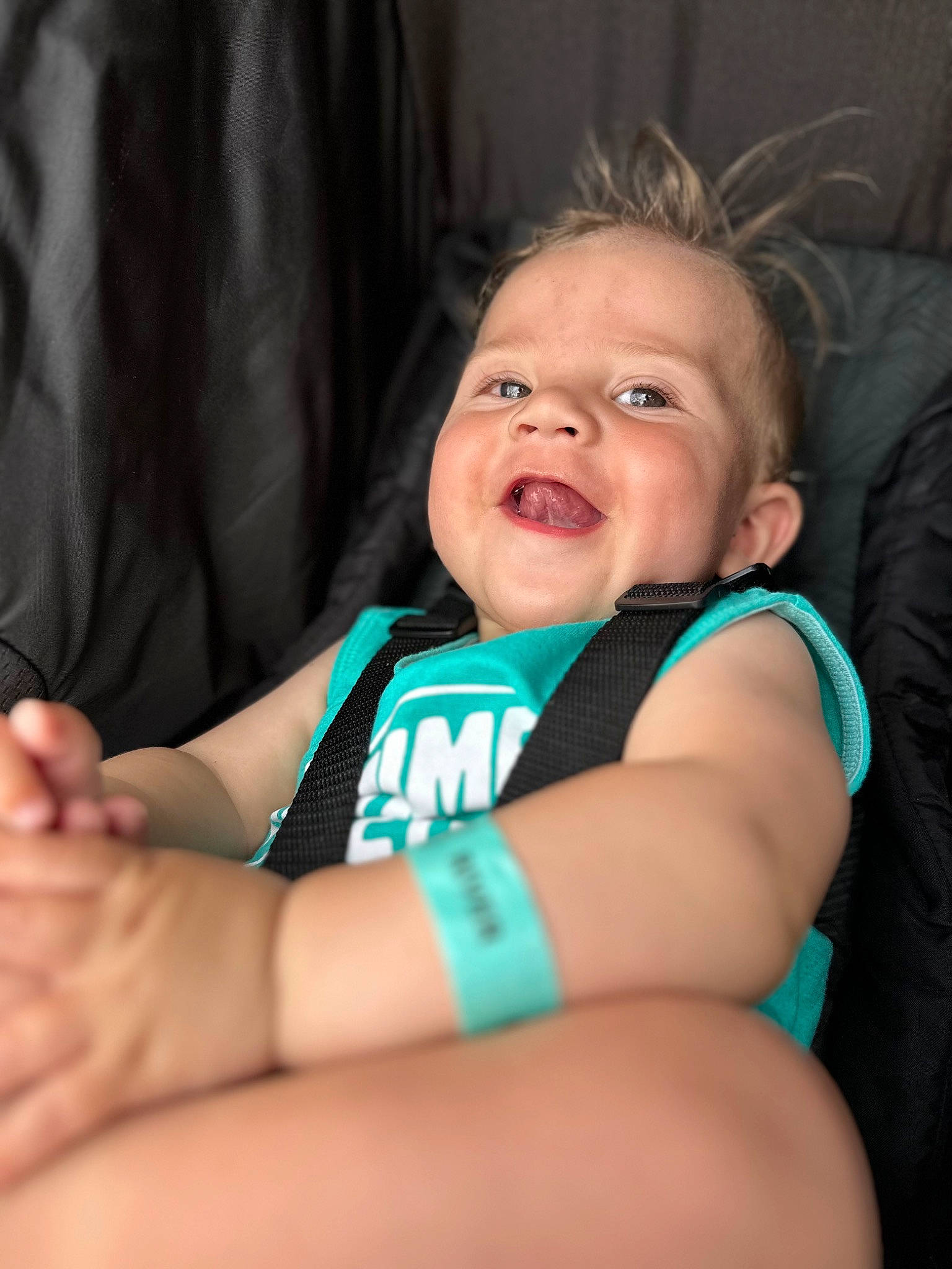 Shane is registered to the contest to win money with this photo: chair, chest, comfort, elbow, eye, face, facial_expression, finger, flash_photography, fun, gesture, happy, head, knee, mammal, person, shoulder, skin, smile, thigh