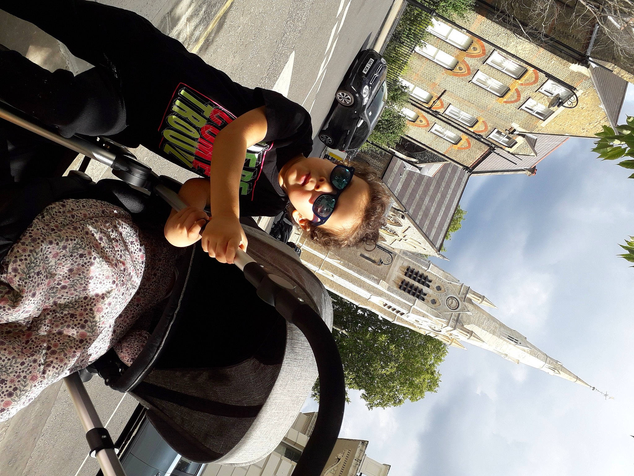 Yunes is registered to the contest to win money with this photo: illustration, person