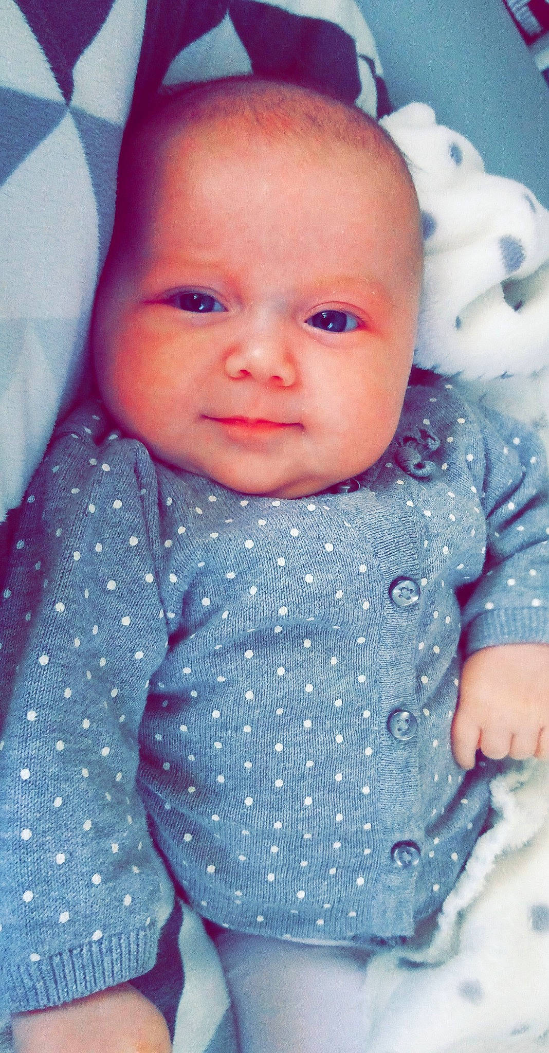 Alizée a rejoint le concours — aidez-le/la à gagner de superbes lots ! baby, blue, cheek, child, chin, eye, face, facial_expression, forehead, head, iris, lip, mouth, nose, person, pink, product, skin, smile, textile