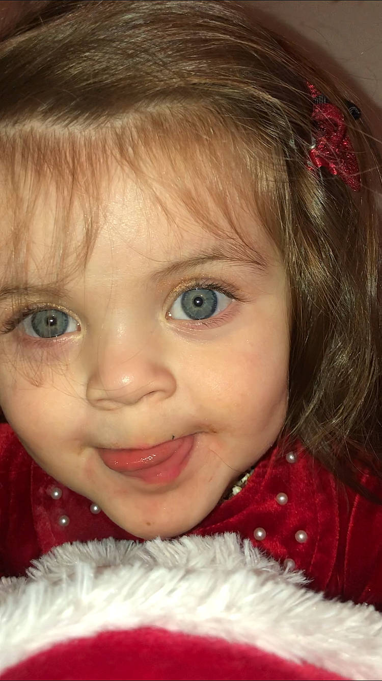 Aleina a rejoint le concours — aidez-le/la à gagner de superbes lots ! cheek, chin, eye, eyebrow, eyelash, face, facial_expression, hair, head, human, human_body, iris, lip, mammal, mouth, nose, organ, person, pink, skin