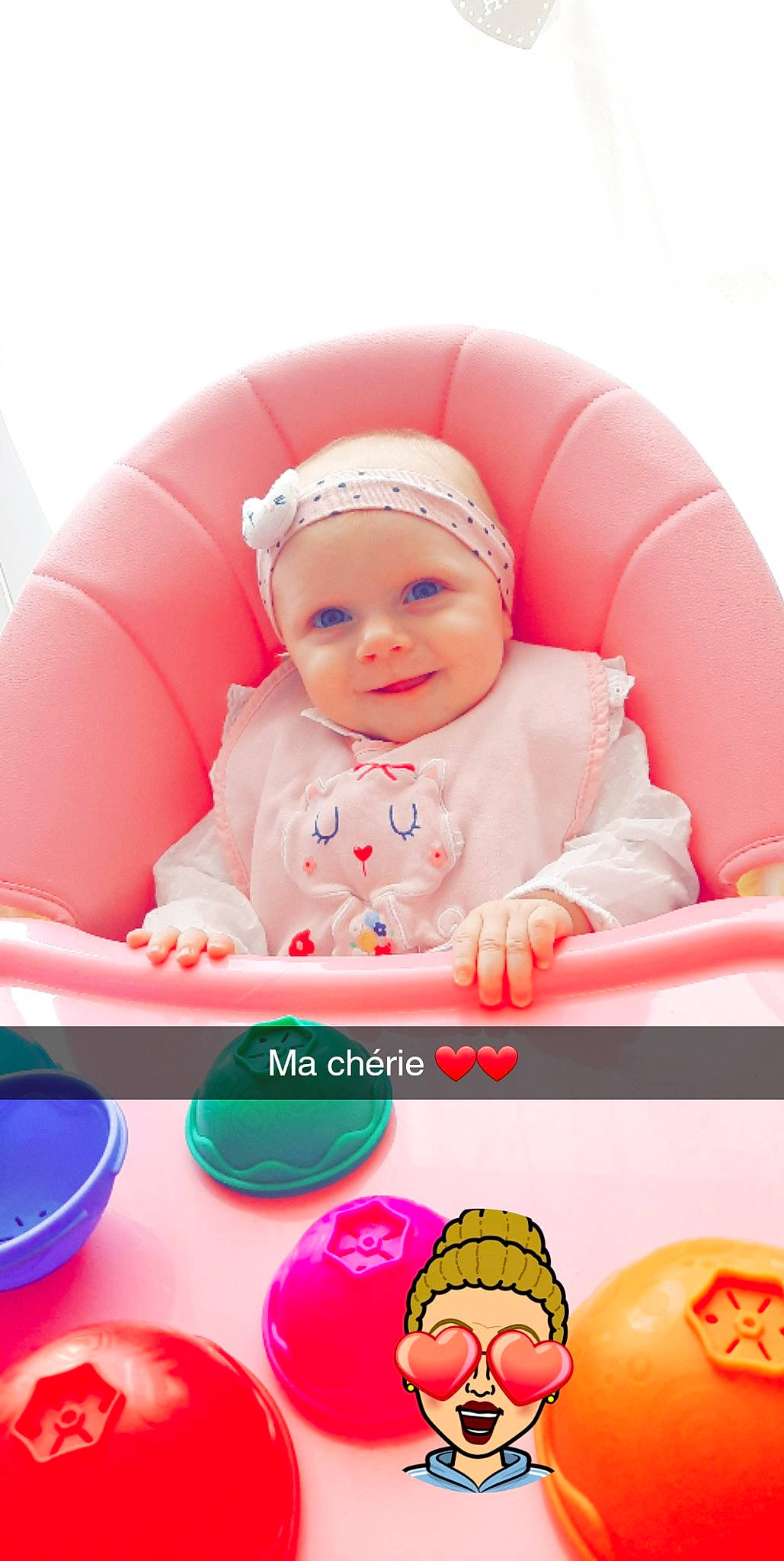 Shanna a rejoint le concours — aidez-le/la à gagner de superbes lots ! baby, baby_laughing, baby_playing_with_toys, baby_products, baby_toddler_clothing, cap, child, comfort, facial_expression, font, fun, happy, headwear, joy, magenta, person, pink, product, red, sleeve