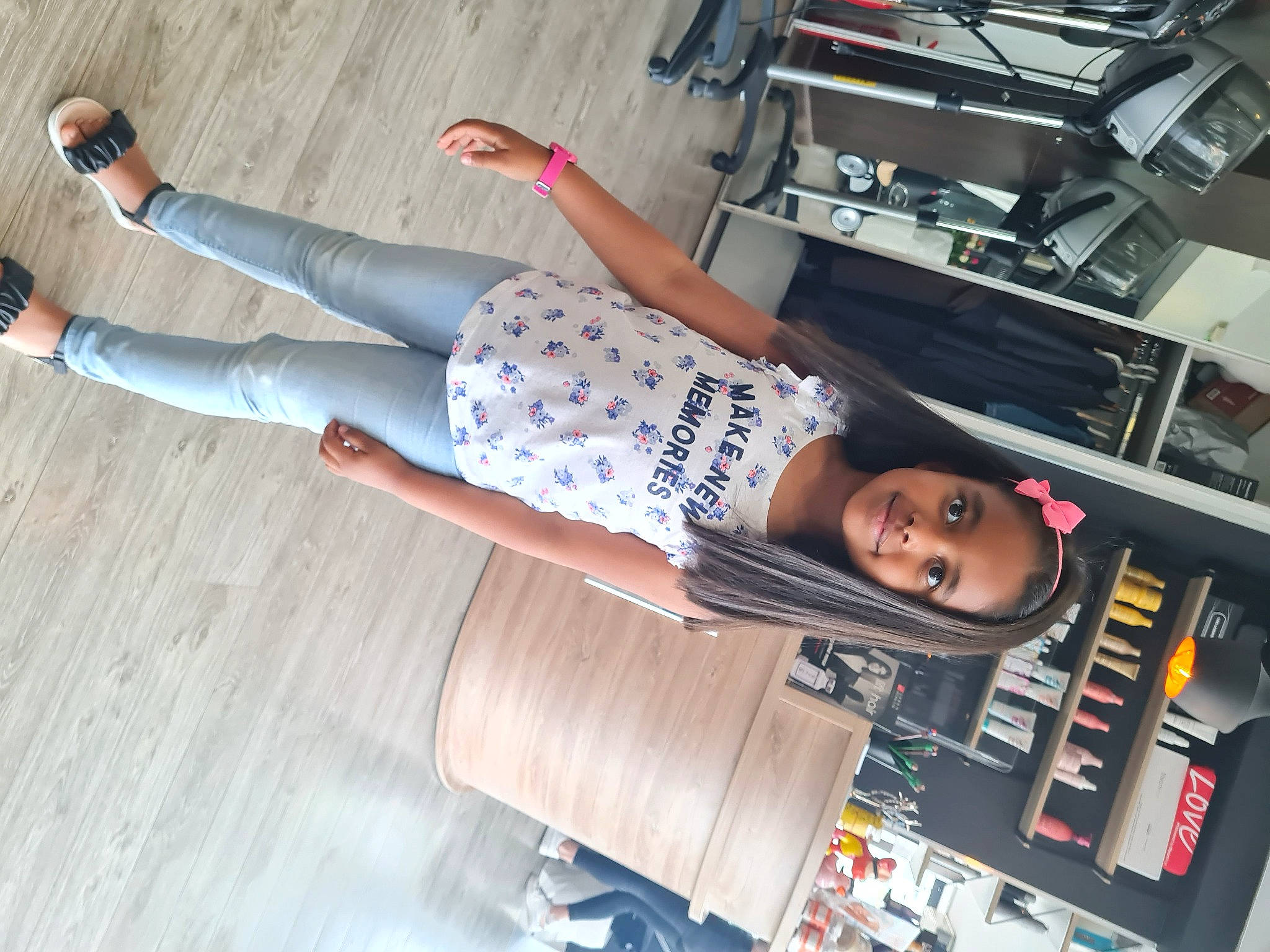 Lindsay participe au concours pour gagner de l'argent avec cette photo : automotive_design, calf, elbow, flooring, foot, fun, hardwood, human_leg, joy, knee, machine, person, sandal, sock, sportswear, standing, street_fashion, t_shirt, thigh, waist