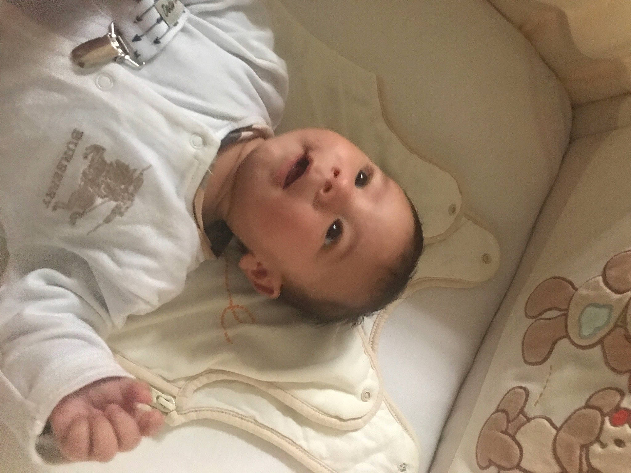 Sany participe au concours pour gagner de l'argent avec cette photo : baby, bed, bed_sheet, bedding, bedtime, cheek, child, comfort, eyebrow, eyelash, linens, mouth, nap, nose, person, room, skin, sleep, sleeve, textile