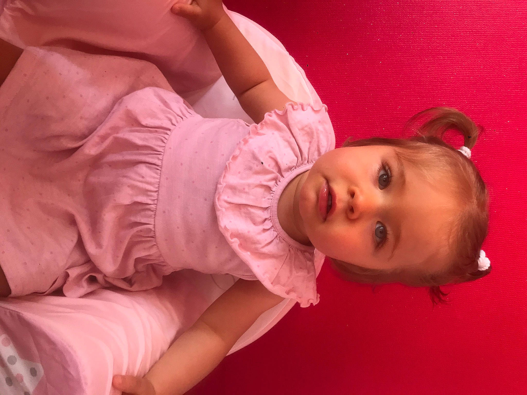 Lexie a rejoint le concours — aidez-le/la à gagner de superbes lots ! arm, baby, baby_toddler_clothing, blond, cheek, comfort, dress, eyelash, flash_photography, happy, human_body, leg, lip, magenta, neck, person, pink, skin, textile, thigh