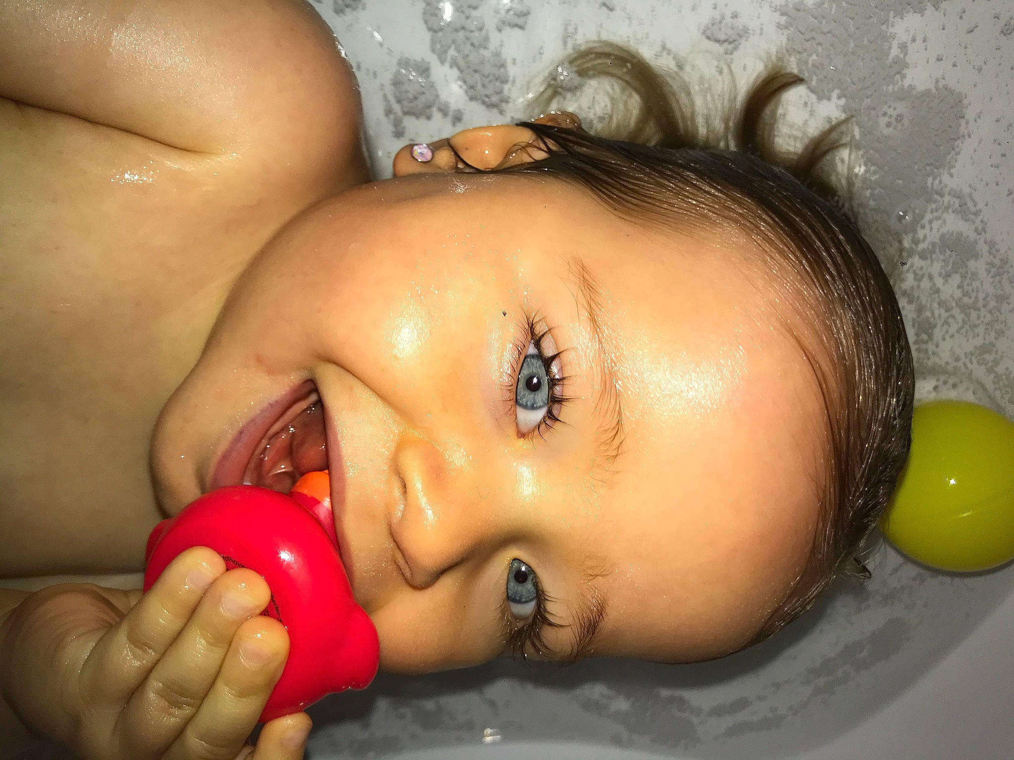 Lexie participe au concours pour gagner de l'argent avec cette photo : arm, cheek, chin, ear, eye, eyebrow, eyelash, forehead, hairstyle, hand, head, joint, joy, lip, lipstick, mouth, muscle, neck, nose, organ