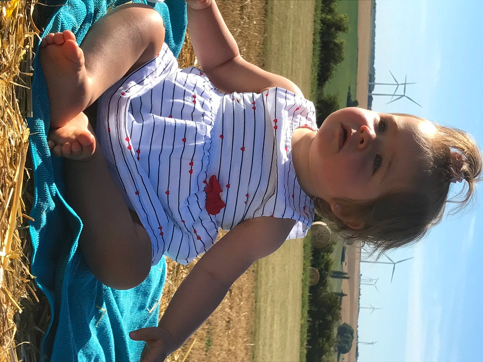 Lexie participe au concours pour gagner de l'argent avec cette photo : arm, blue, cool, daytime, flash_photography, grass, green, hairstyle, happy, human, knee, neck, people_in_nature, person, plant, skin, sky, sunlight, thigh, tree