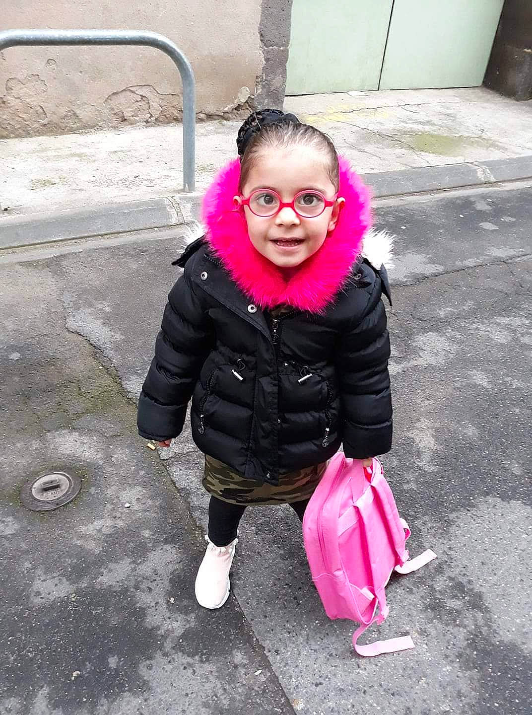 Lyanashanalouna participe au concours pour gagner de l'argent avec cette photo : child, cool, face, footwear, fun, fur, happy, head, jacket, magenta, outerwear, people, person, photography, pink, play, smile, snapshot, toddler, vacation