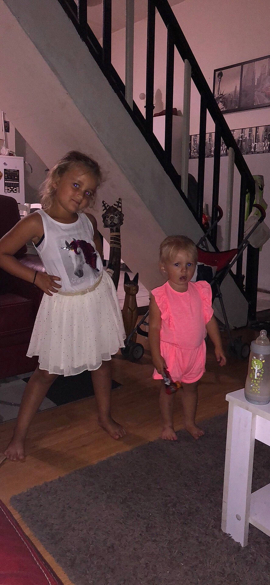 Amira a rejoint le concours — aidez-le/la à gagner de superbes lots ! child, clothing, costume, day, design, dress, event, floor, flooring, fun, furniture, girl, house, person, pink, product, room, standing, toddler