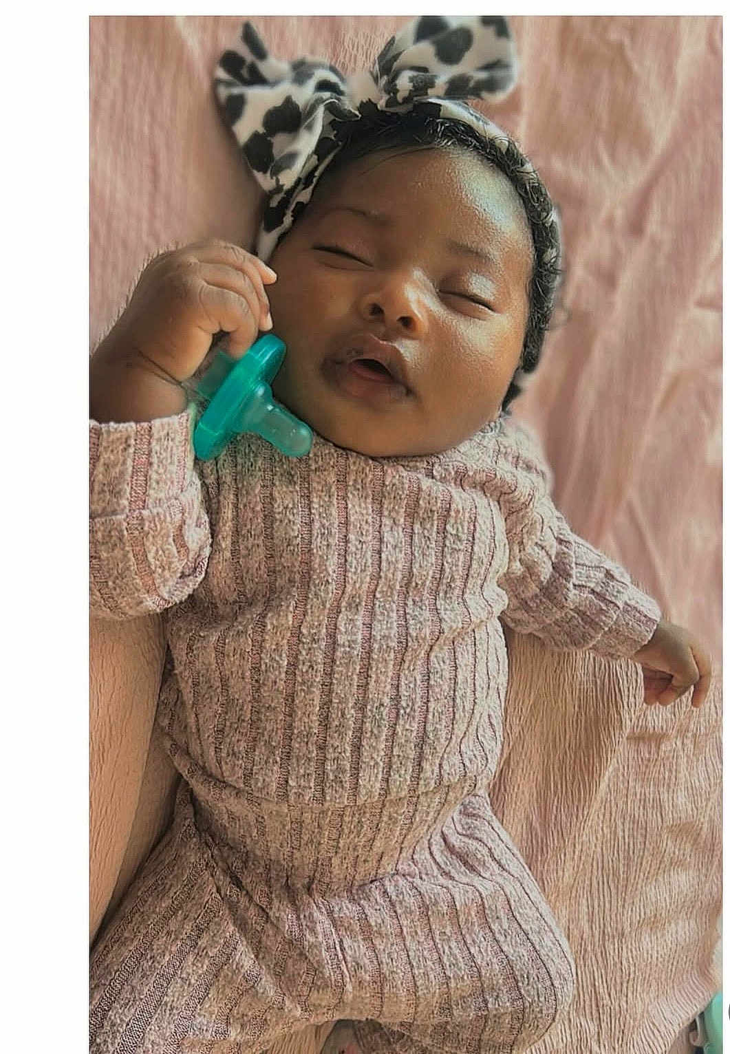 Heiress is registered to the contest to win money with this photo: baby, infant, pacifier, bow, headband, knitwear, blanket, sleeping, cozy, cute, child, person, soft, pink, relaxing, hand, face, portrait, indoors, resting