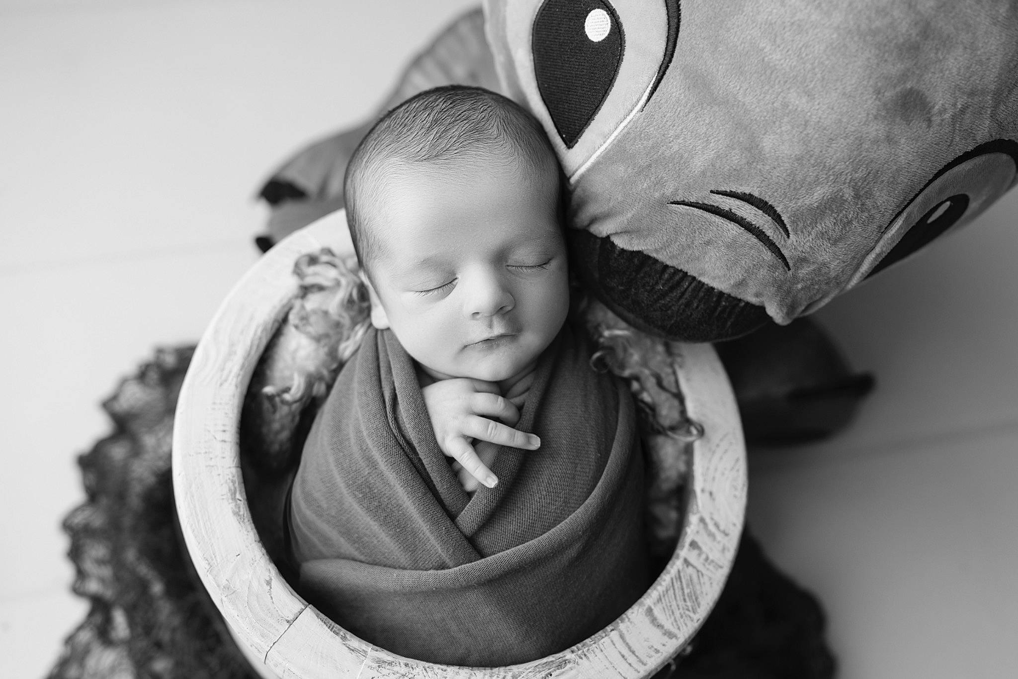 Aaron participe au concours pour gagner de l'argent avec cette photo : arm, baby, black, black_and_white, ear, eye, face, flash_photography, grey, happy, head, human_body, iris, jewellery, monochrome, monochrome_photography, person, skin, style, toddler