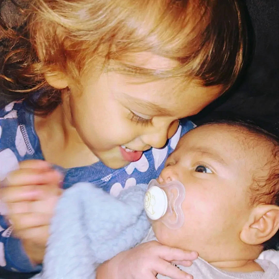 Alianna is registered to the contest to win money with this photo: arm, cheek, chin, drinkware, ear, eye, eyelash, face, facial_expression, hairstyle, hand, happy, iris, lip, mouth, neck, nose, organ, person, product