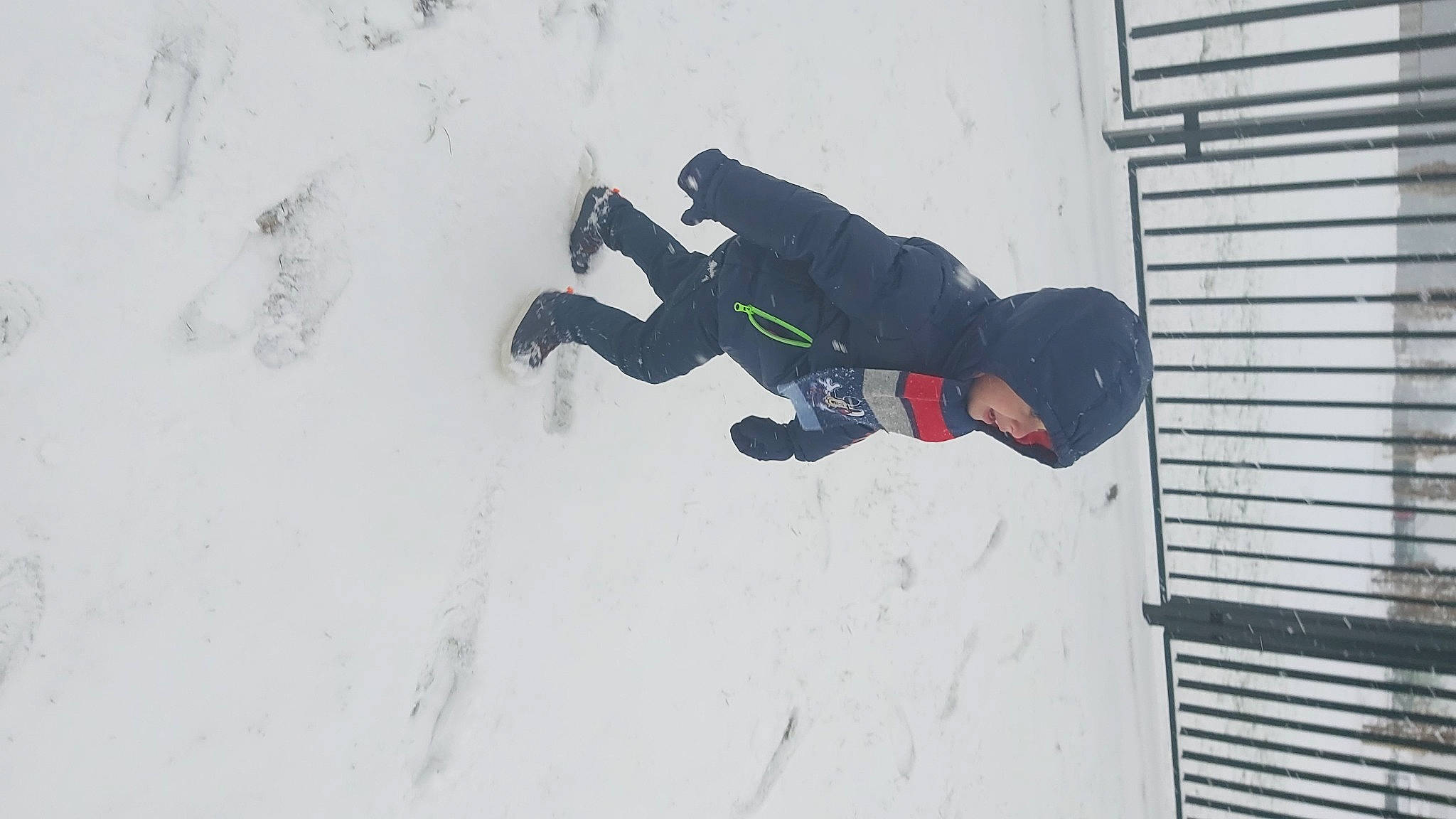 Nizar a rejoint le concours — aidez-le/la à gagner de superbes lots ! adventure, boot, carmine, downhill_ski_boot, extreme_sport, freezing, glove, headwear, individual_sports, outdoor_shoe, person, personal_protective_equipment, recreation, slope, snow, snowboard, snowboarding, sports, sports_equipment, walking_shoe