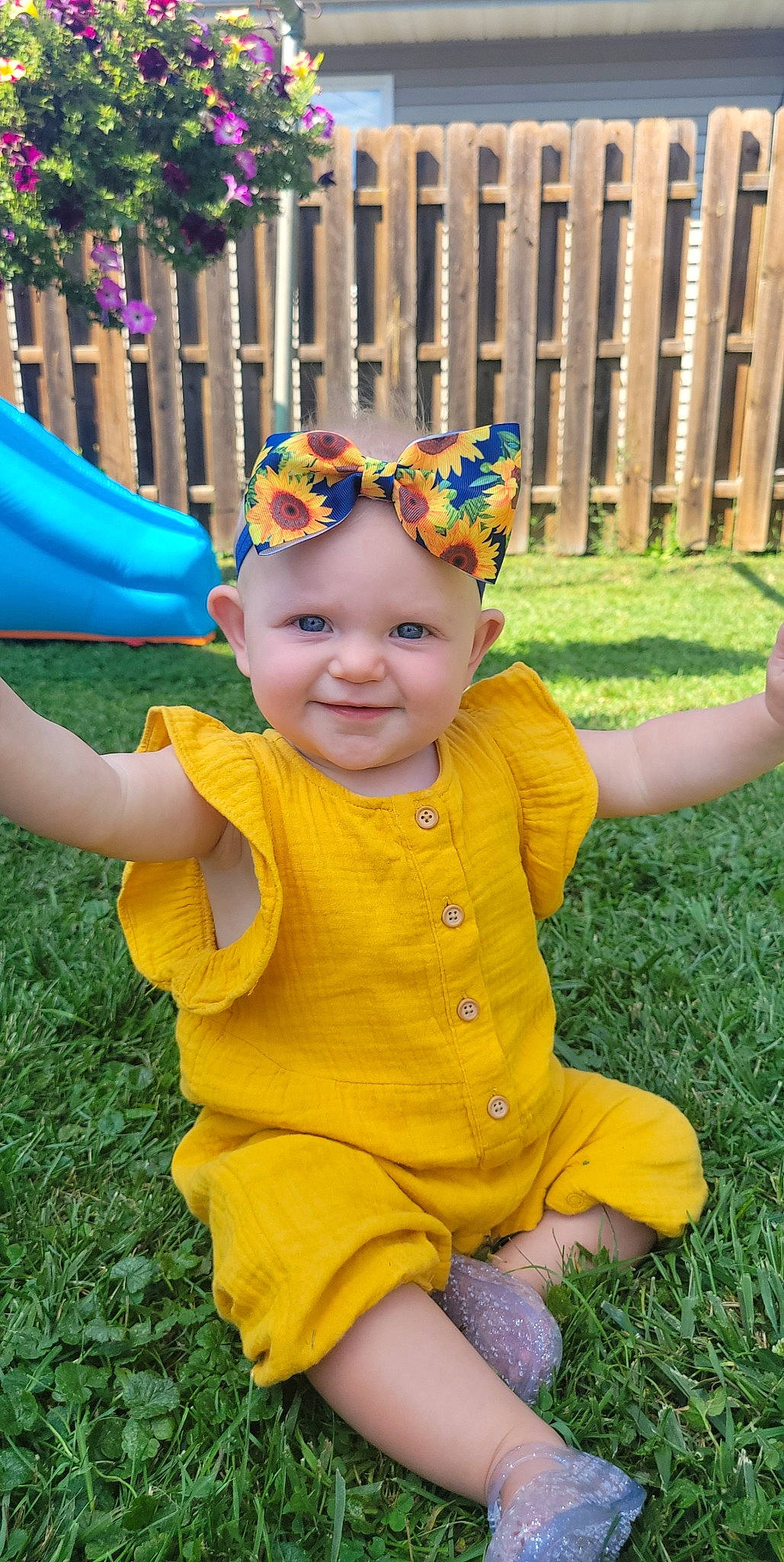 Cara is registered to the contest to win money with this photo: baby, baby_toddler_clothing, child, costume_hat, eye, face, fashion_accessory, fun, grass, happy, head, headgear, headwear, joy, leaf, leisure, people_in_nature, person, plant, recreation
