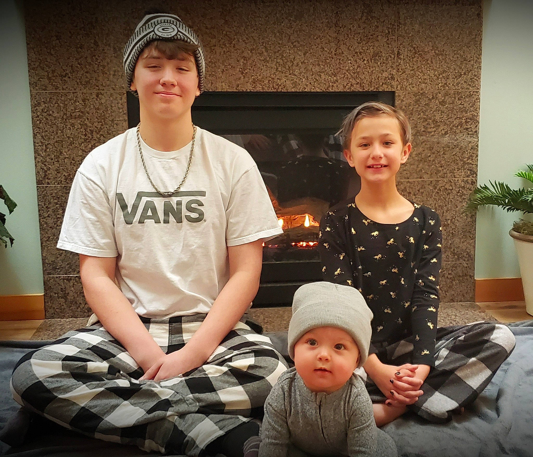 Genesis is registered to the contest to win money with this photo: beanie, cap, child, cool, daughter, family, father, fun, headgear, headwear, joy, male, people, person, photography, sibling, sitting, t_shirt, vacation