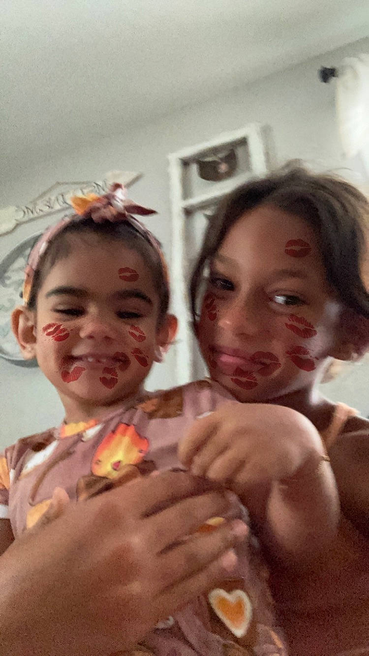 Aubrianna is registered to the contest to win money with this photo: abdomen, chest, child, event, facial_expression, finger, fun, gesture, hand, happy, human_body, jewellery, joy, mouth, muscle, neck, nose, person, skin, smile