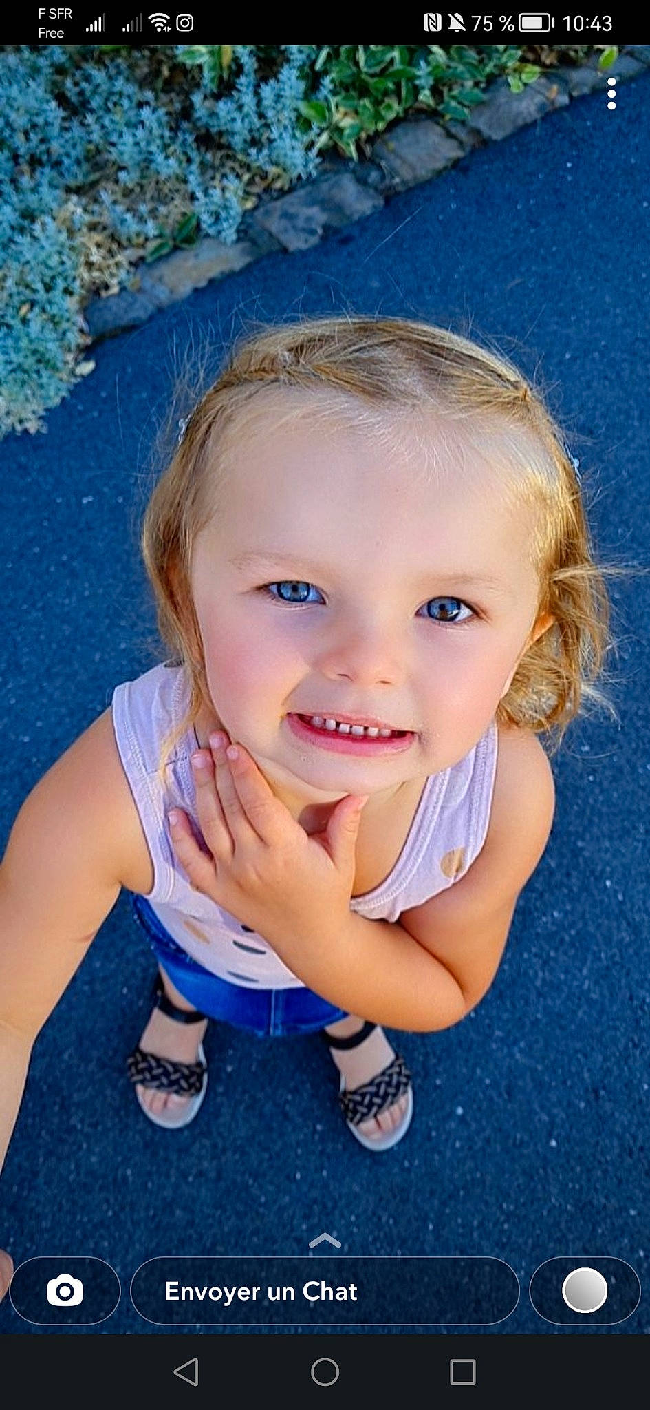Angelika participe au concours pour gagner de l'argent avec cette photo : arm, blue, cheek, child, chin, electric_blue, flash_photography, fun, gesture, grass, hand, happy, iris, leisure, lip, people_in_nature, person, skin, smile, standing