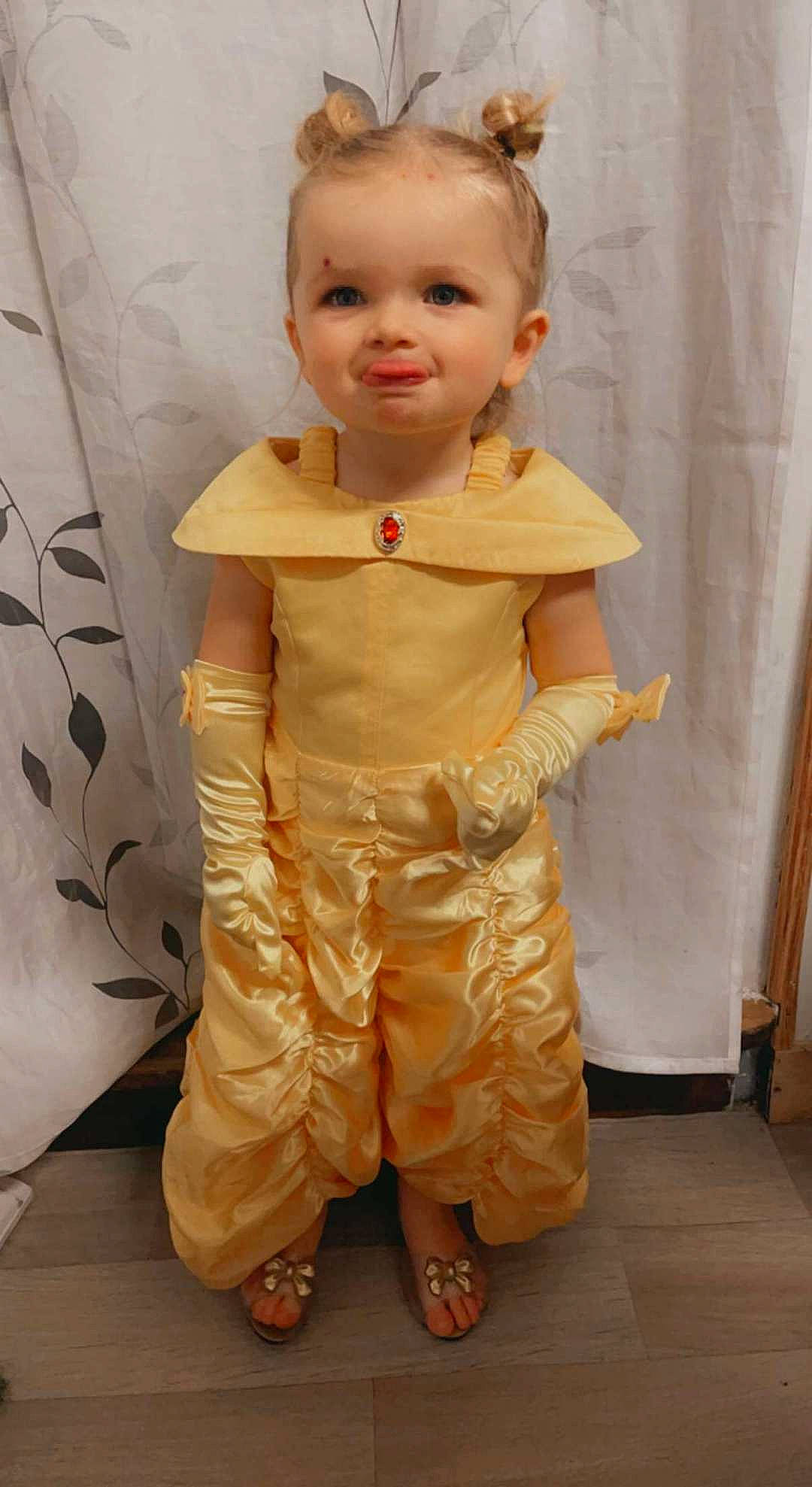 Angelika a rejoint le concours — aidez-le/la à gagner de superbes lots ! baby, baby_toddler_clothing, cheek, dress, eye, face, flooring, hair, happy, head, iris, joy, lip, neck, one_piece_garment, person, shoulder, skin, sleeve, smile