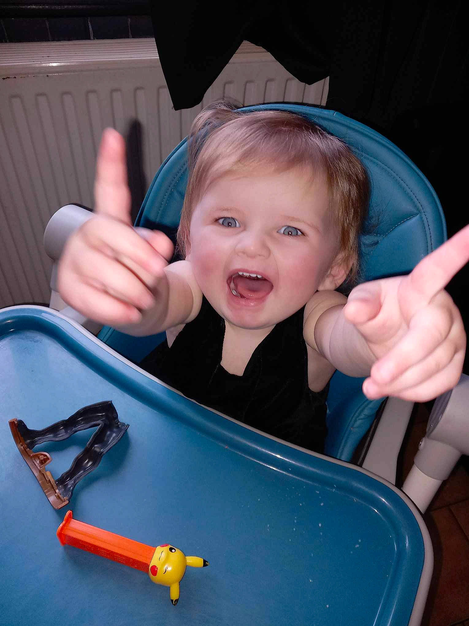 Agnieska participe au concours pour gagner de l'argent avec cette photo : arm, baby, baby_products, baby_safety, baby_toddler_clothing, chair, cheek, child, electric_blue, finger, fun, gesture, hand, happy, nail, person, product, sleeve, smile, thumb