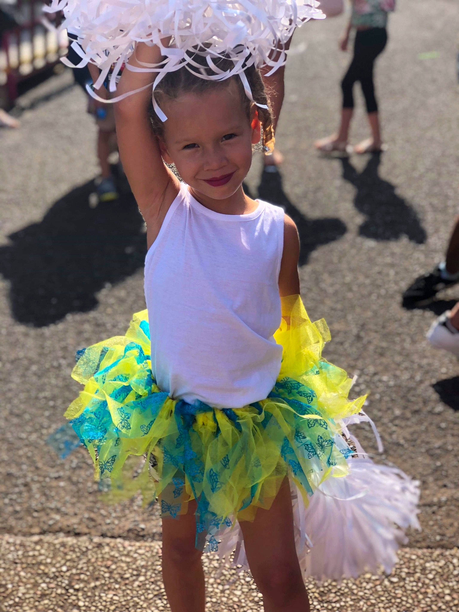 Layannah a rejoint le concours — aidez-le/la à gagner de superbes lots ! ballet_tutu, carnival, child, costume, dance_dress, day, flower, fun, girl, hair_accessory, happiness, headgear, joy, person, plant, smile, toddler, yellow
