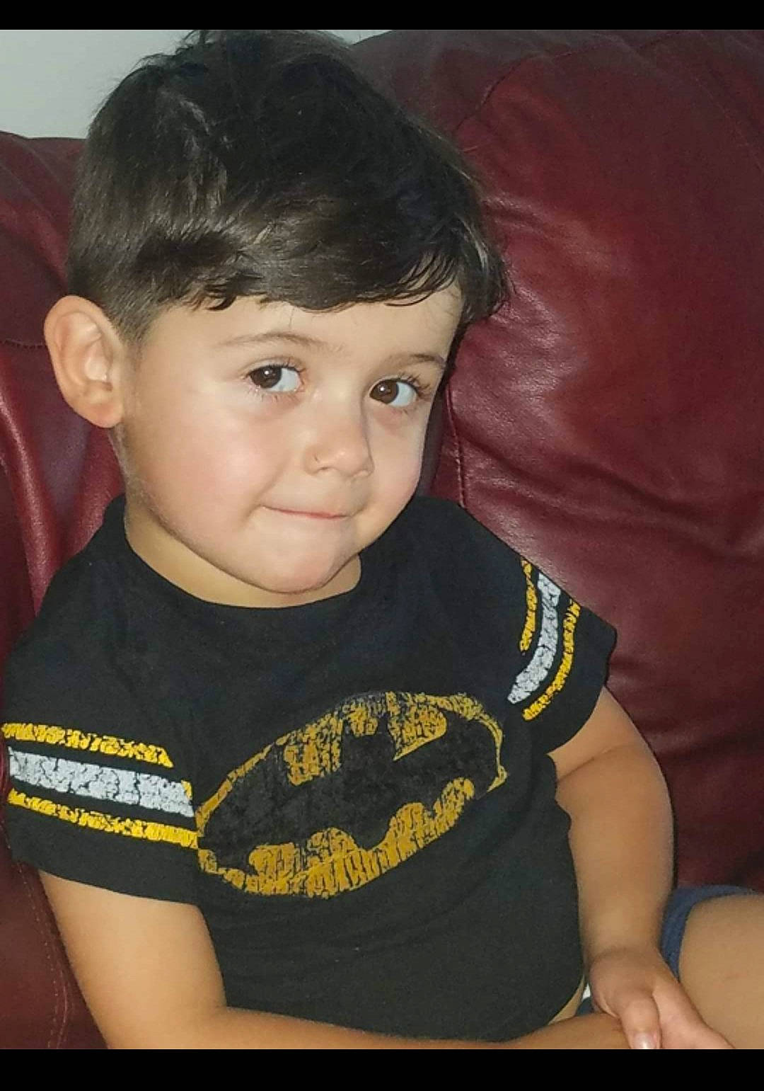 Julien is registered to the contest to win money with this photo: arm, black_hair, cheek, child, chin, ear, eye, face, forehead, neck, person, smile, t_shirt, toddler