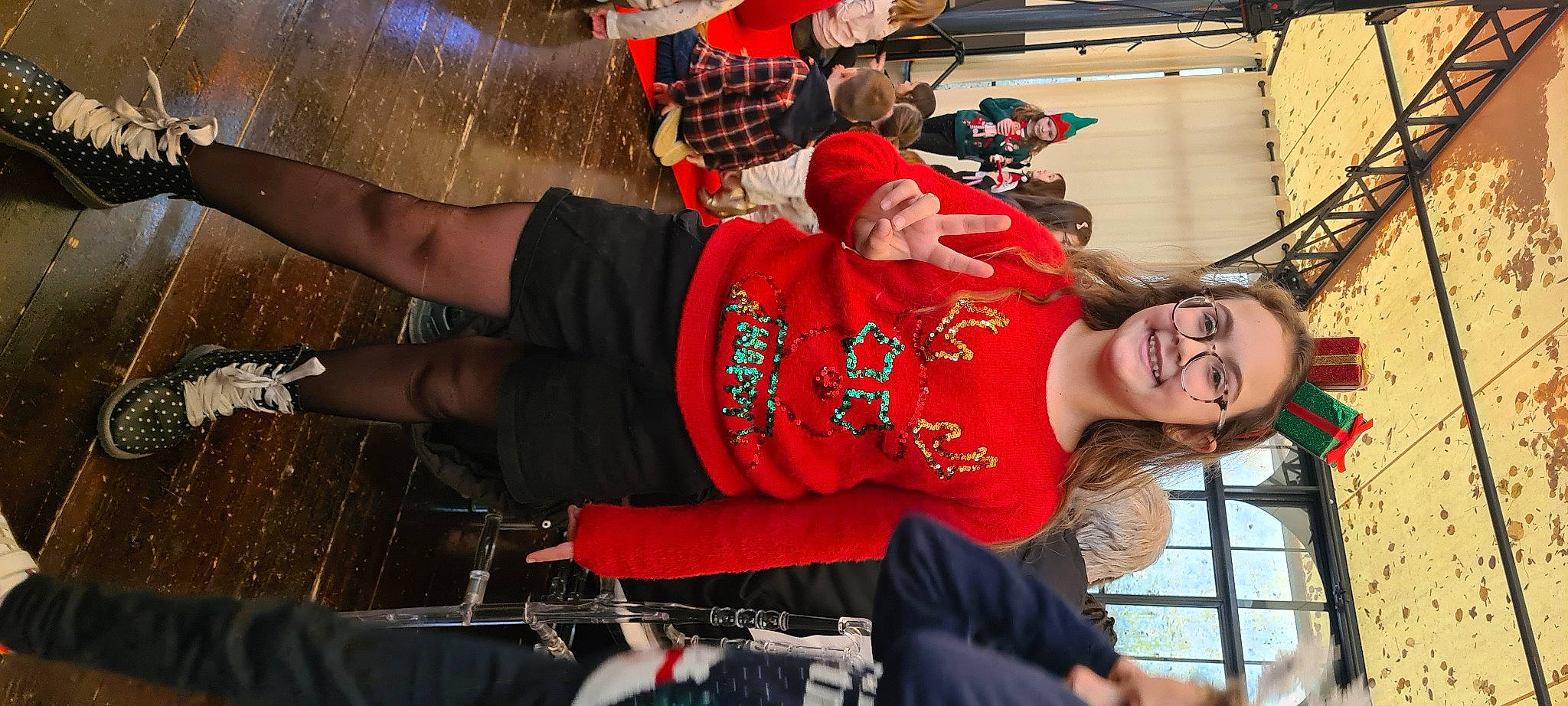 Inaya a rejoint le concours — aidez-le/la à gagner de superbes lots ! artist, carmine, cool, costume, drum, elbow, entertainment, event, fun, hat, headwear, human_leg, joy, music, musician, performance, performance_art, performing_arts, person, public_event