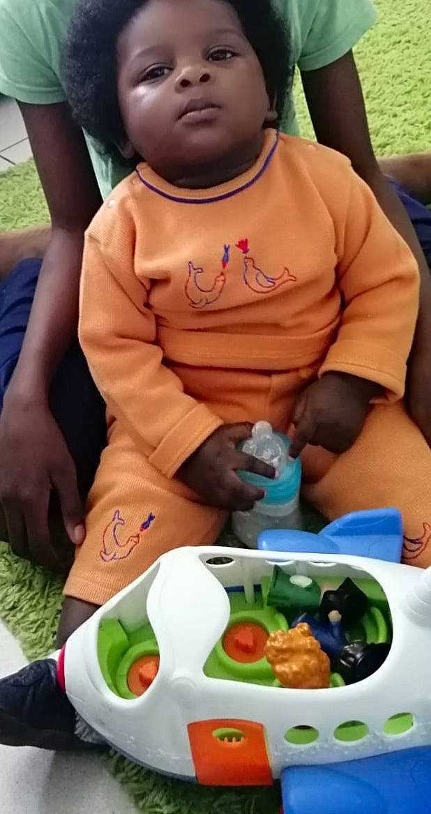 Sonagnon participe au concours pour gagner de l'argent avec cette photo : breakfast, child, comfort_food, cuisine, dish, eating, food, lunch, meal, person, sharing, toddler