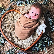 Joey participe au concours pour gagner de l'argent avec cette photo : baby, newborn, swaddle, heart_shaped_bowl, basket, plush_toy, eucalyptus, rustic, blanket, portrait, indoor, face, eyes_open, cozy, soft_texture, wood, woven_mat, prop_photography, cute, newborn_photography