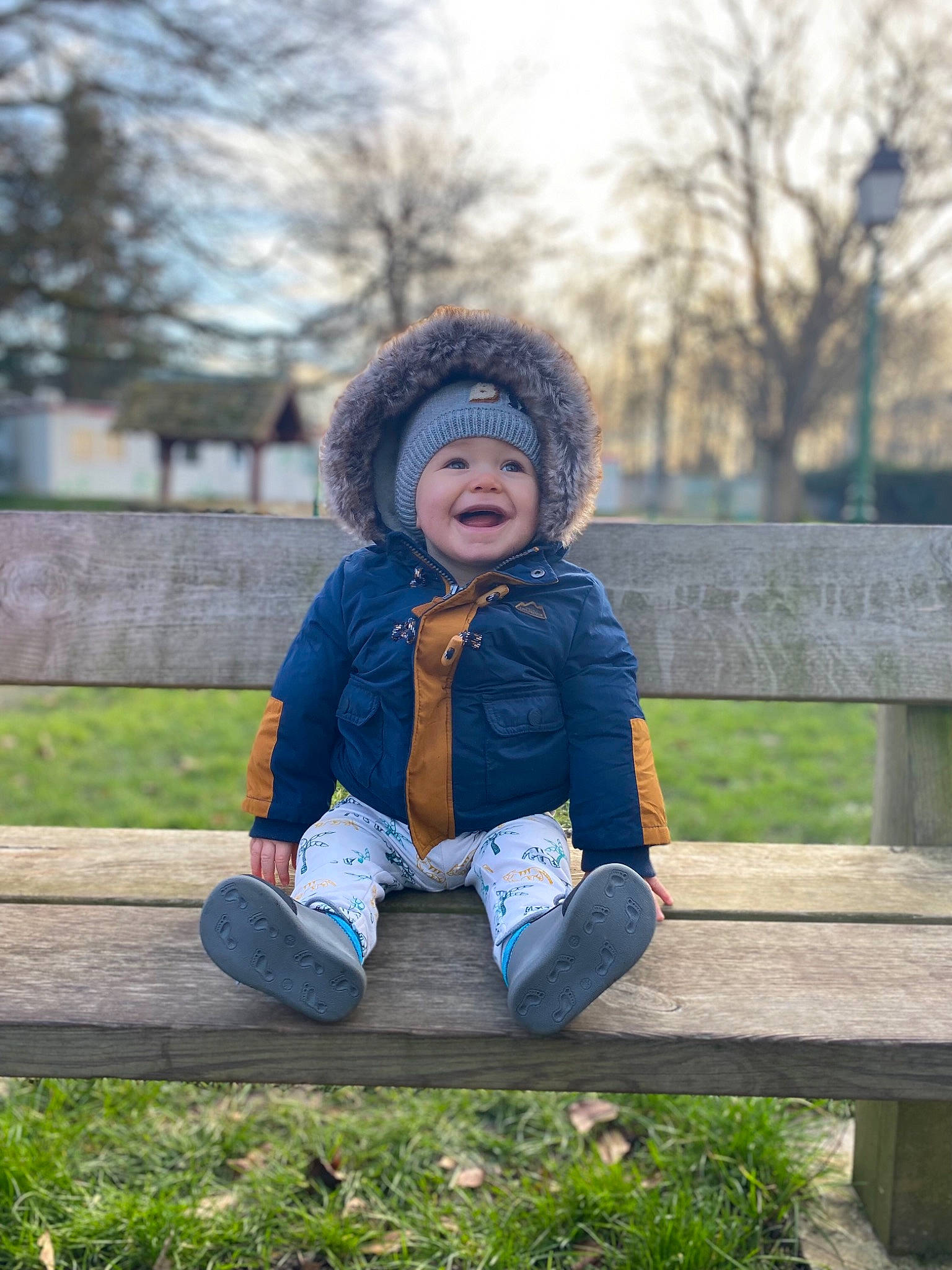 Meven a rejoint le concours — aidez-le/la à gagner de superbes lots ! child, denim, electric_blue, eye, face, grass, happy, headwear, jacket, joy, leaf, leisure, outerwear, person, plant, recreation, shoe, sky, smile, street_fashion