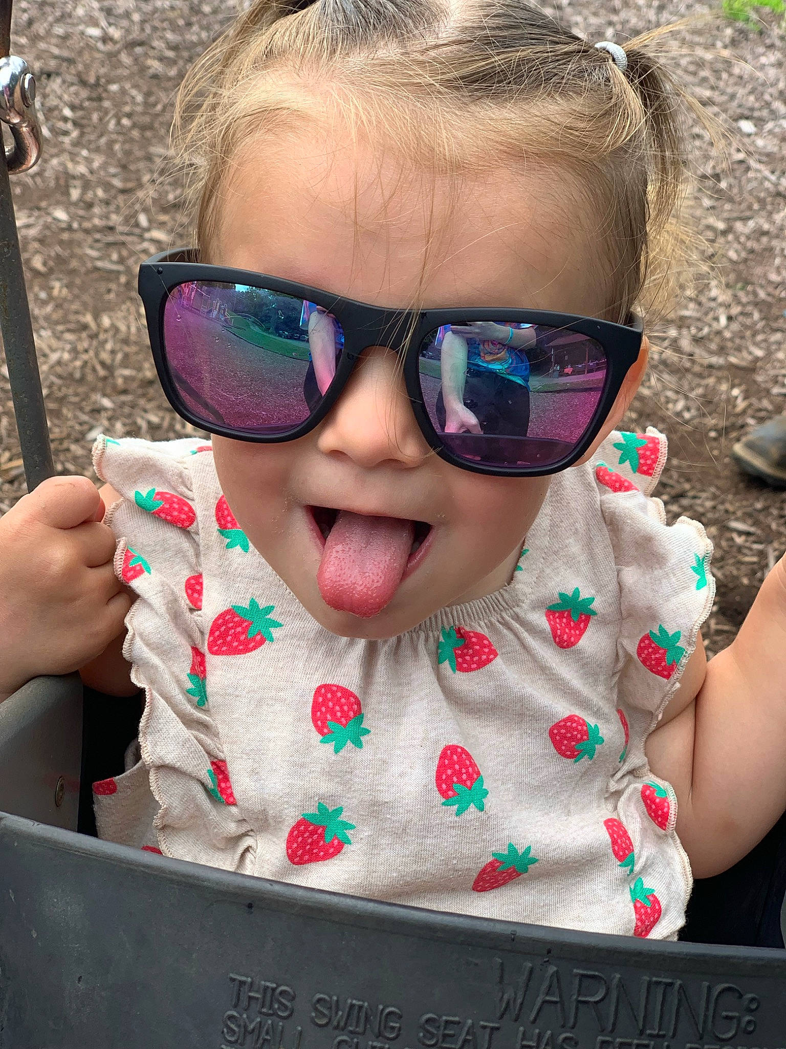 Arabella is registered to the contest to win money with this photo: cheek, chin, eyewear, face, facial_expression, glasses, goggles, hairstyle, happy, head, lip, mouth, nose, organ, person, photograph, product, skin, sleeve, sunglasses