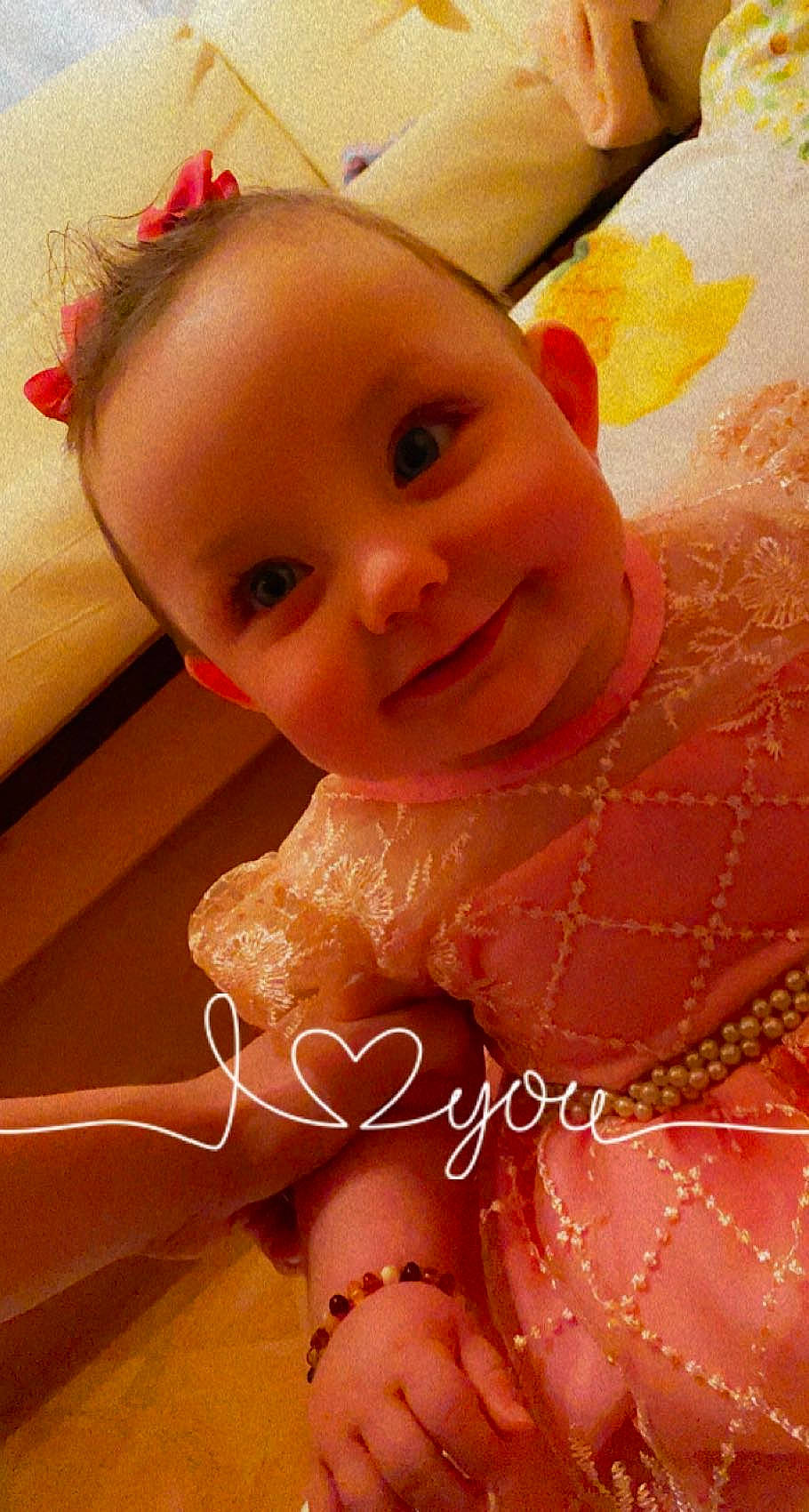 Zoe Leman participe au concours pour gagner de l'argent avec cette photo : baby, baby_toddler_clothing, cheek, eye, eyebrow, eyelash, face, finger, happy, head, human_body, iris, joy, lip, mouth, nose, person, pink, skin, smile