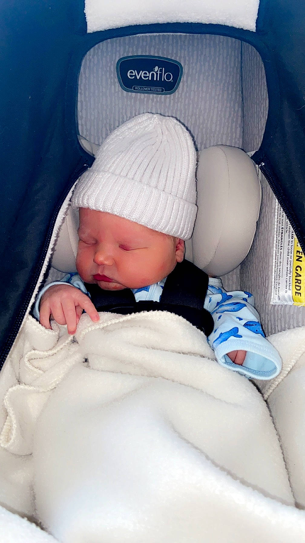 Kaine is registered to the contest to win money with this photo: auto_part, automotive_design, baby, baby_carriage, baby_in_car_seat, baby_products, baby_safety, baby_sleeping, baby_toddler_clothing, cap, car_seat, car_seat_cover, child, comfort, family_car, head_restraint, headwear, person, product, sitting