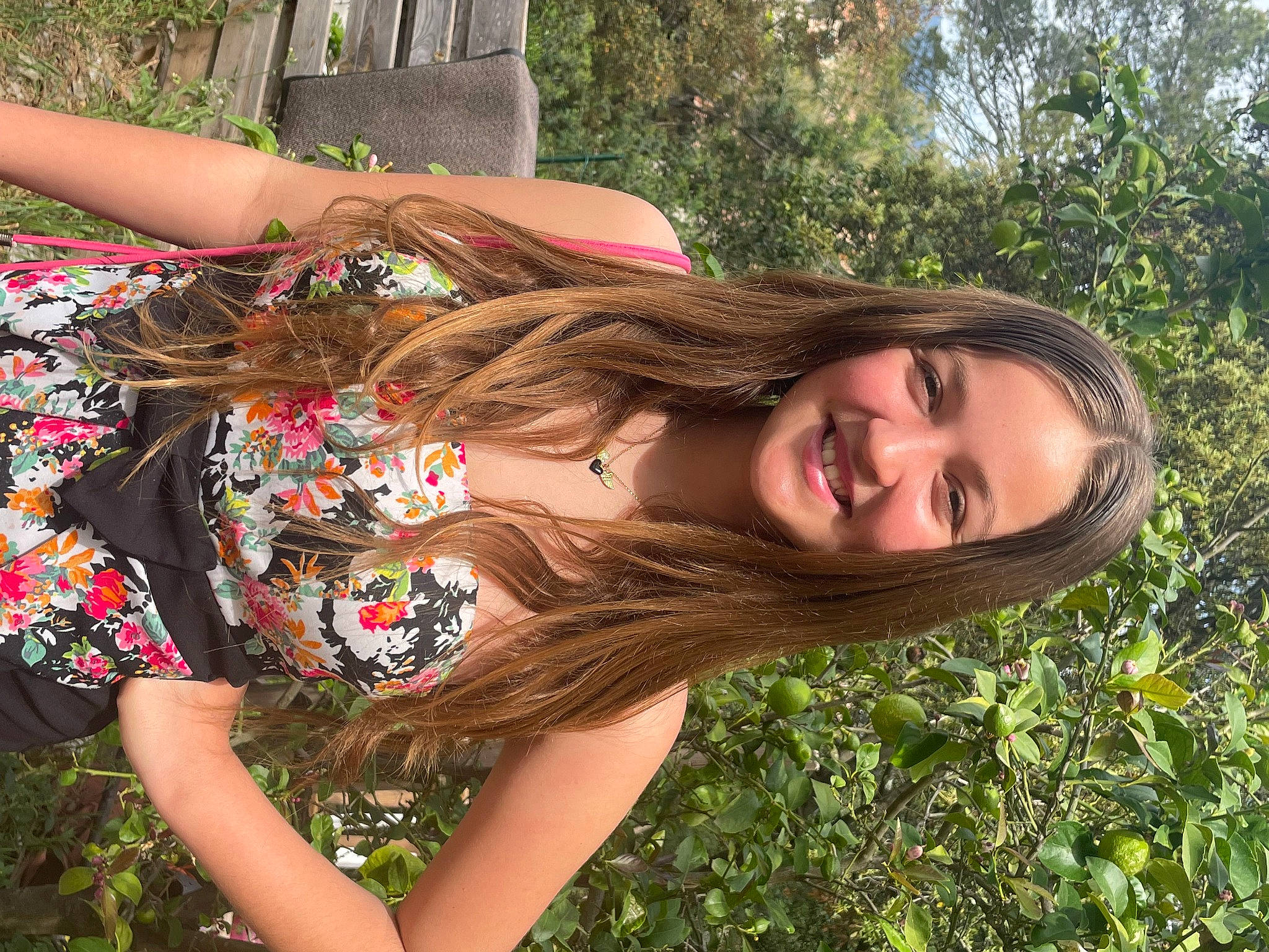 Océane participe au concours pour gagner de l'argent avec cette photo : black_hair, eyewear, face, facial_expression, fawn, fun, grass, hair, happy, human_body, joint, joy, leisure, neck, people_in_nature, person, plant, shoulder, smile, thigh