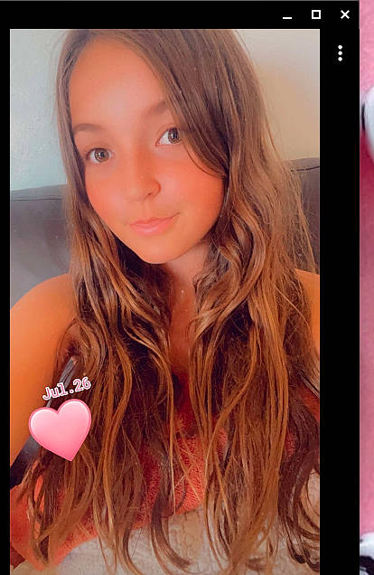 Oceane a rejoint le concours — aidez-le/la à gagner de superbes lots ! cheek, chin, eye, eyebrow, eyelash, face, facial_expression, hair, hairstyle, happy, iris, joy, layered_hair, lip, liver, long_hair, material_property, mouth, nose, person