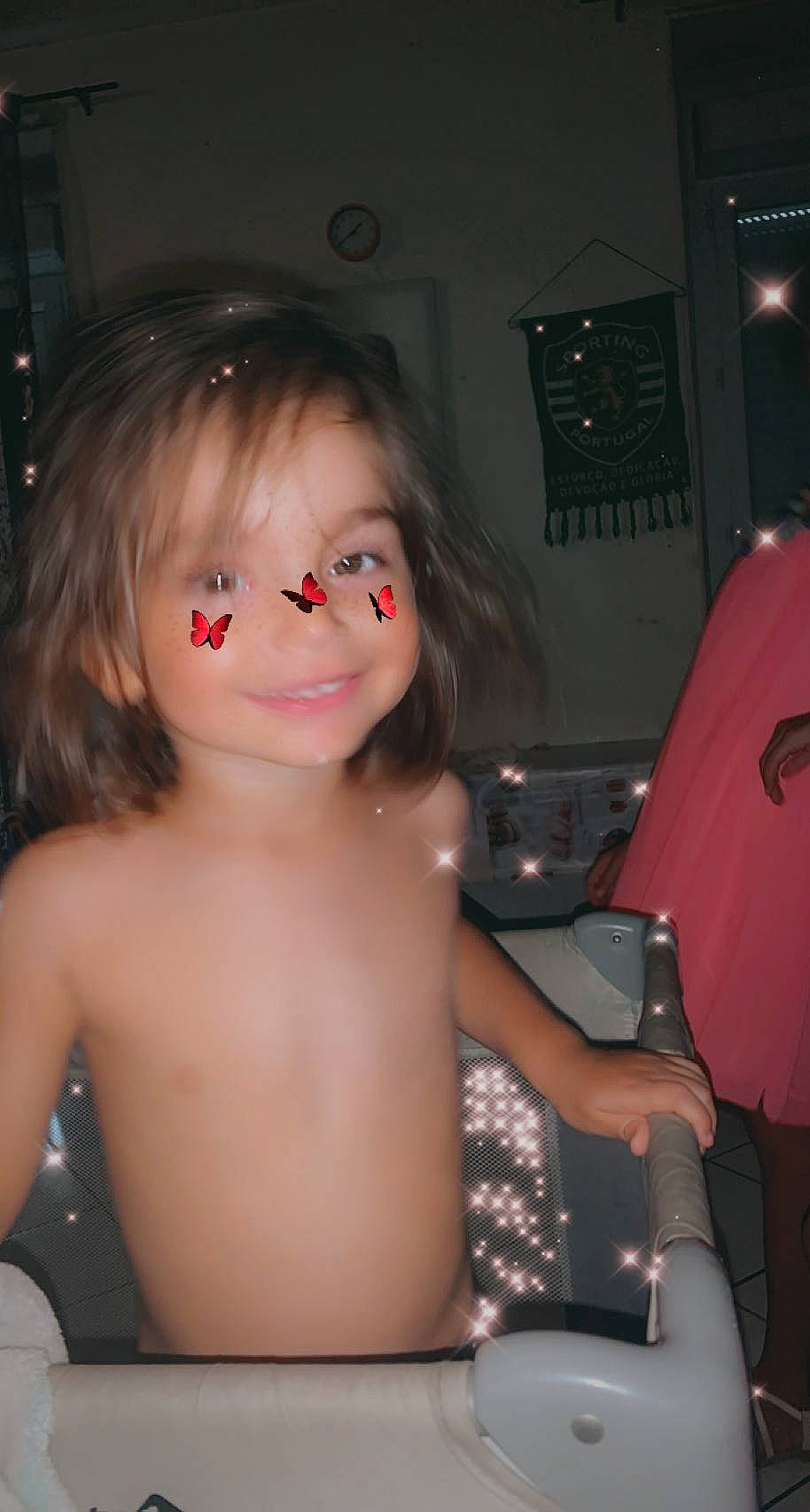 Timéo a rejoint le concours — aidez-le/la à gagner de superbes lots ! black_hair, cheek, chest, child, eyebrow, eyelash, facial_expression, flash_photography, fun, iris, joint, joy, lip, long_hair, mouth, nose, person, shoulder, skin, smile