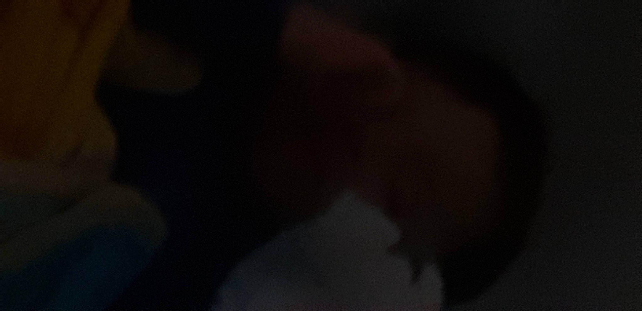 Roxe participe au concours pour gagner de l'argent avec cette photo : black, black_and_white, cloud, darkness, ear, hand, light, monochrome, mouth, neck, night, nose, photography, shadow, sky