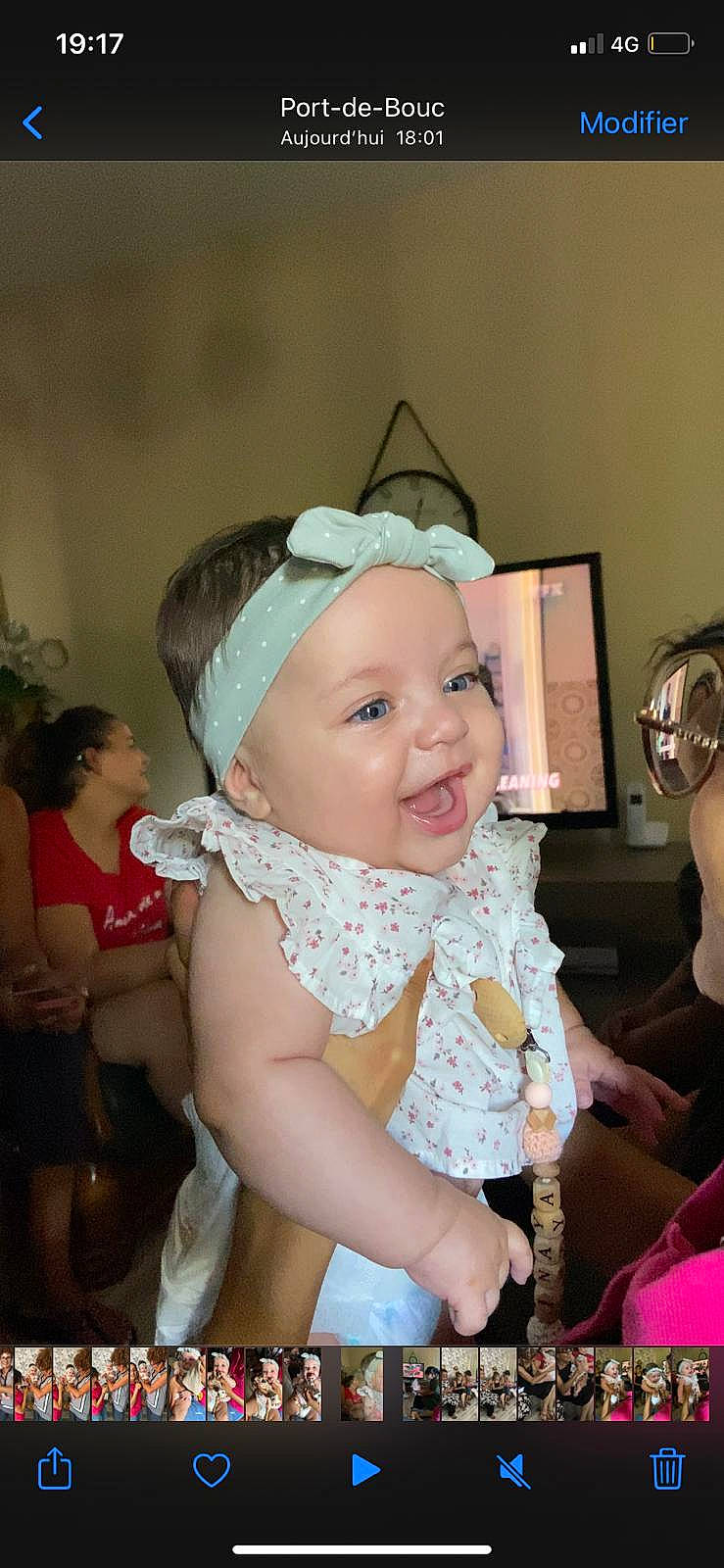 Inaya participe au concours pour gagner de l'argent avec cette photo : baby, baby_toddler_clothing, bridal_accessory, chair, child, event, fashion_accessory, formal_wear, fun, hair_accessory, happy, head, headband, headgear, headpiece, headwear, iris, person, pink, skin