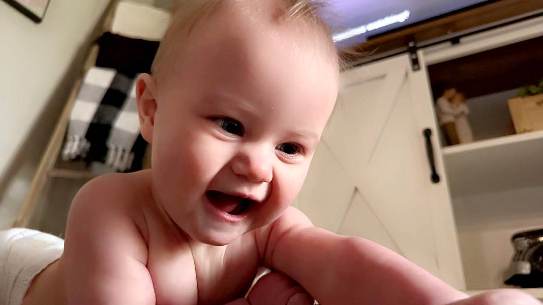 Coraline is registered to the contest to win money with this photo: arm, baby, cheek, chest, ear, eyebrow, eyelash, finger, gesture, happy, human_body, iris, jaw, lip, mouth, nose, person, skin, smile, thumb