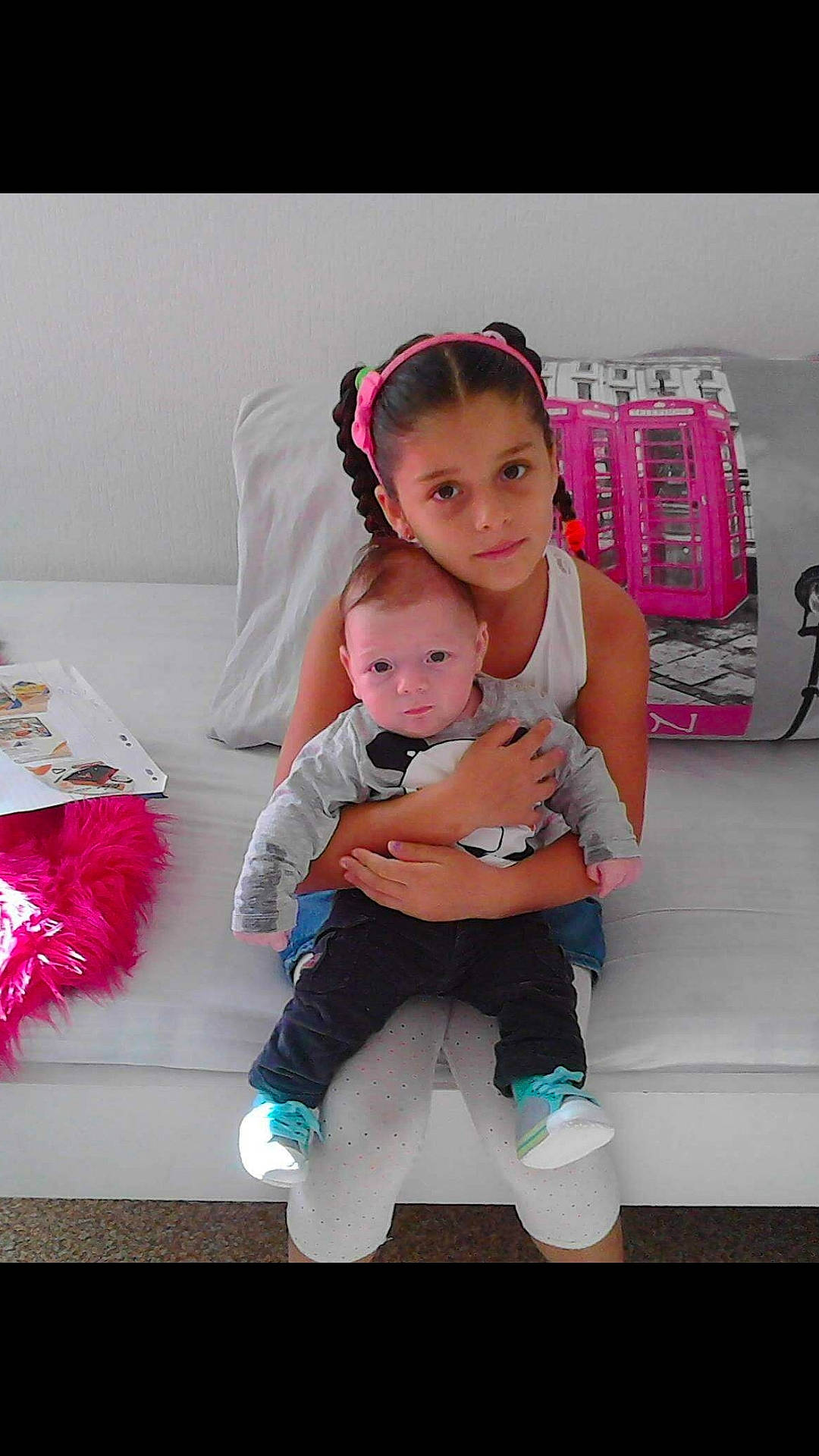 Siana participe au concours pour gagner de l'argent avec cette photo : child, day, design, fun, girl, hair_accessory, infant, person, pink, product, skin, smile, textile, toddler