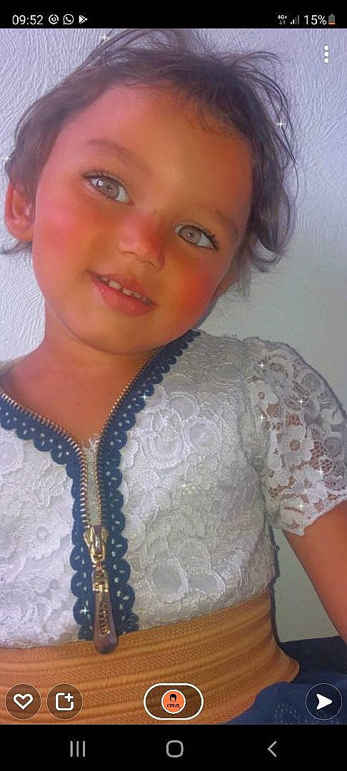 Lola a rejoint le concours — aidez-le/la à gagner de superbes lots ! black_hair, cheek, chest, chin, cool, eyebrow, eyelash, face, forehead, hair, head, iris, lip, neck, nose, organ, person, shoulder, skin, sleeve