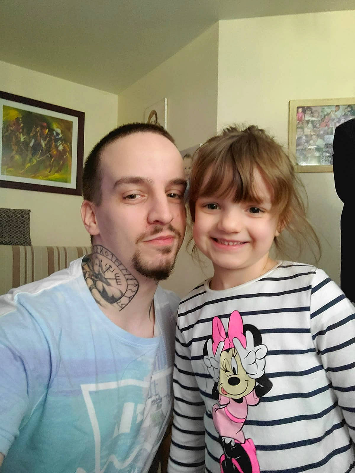 Rosalie participe au concours pour gagner de l'argent avec cette photo : art, beard, cool, event, eyelash, facial_expression, facial_hair, fun, happy, human_body, iris, joint, joy, moustache, neck, person, picture_frame, shoulder, sleeve, smile