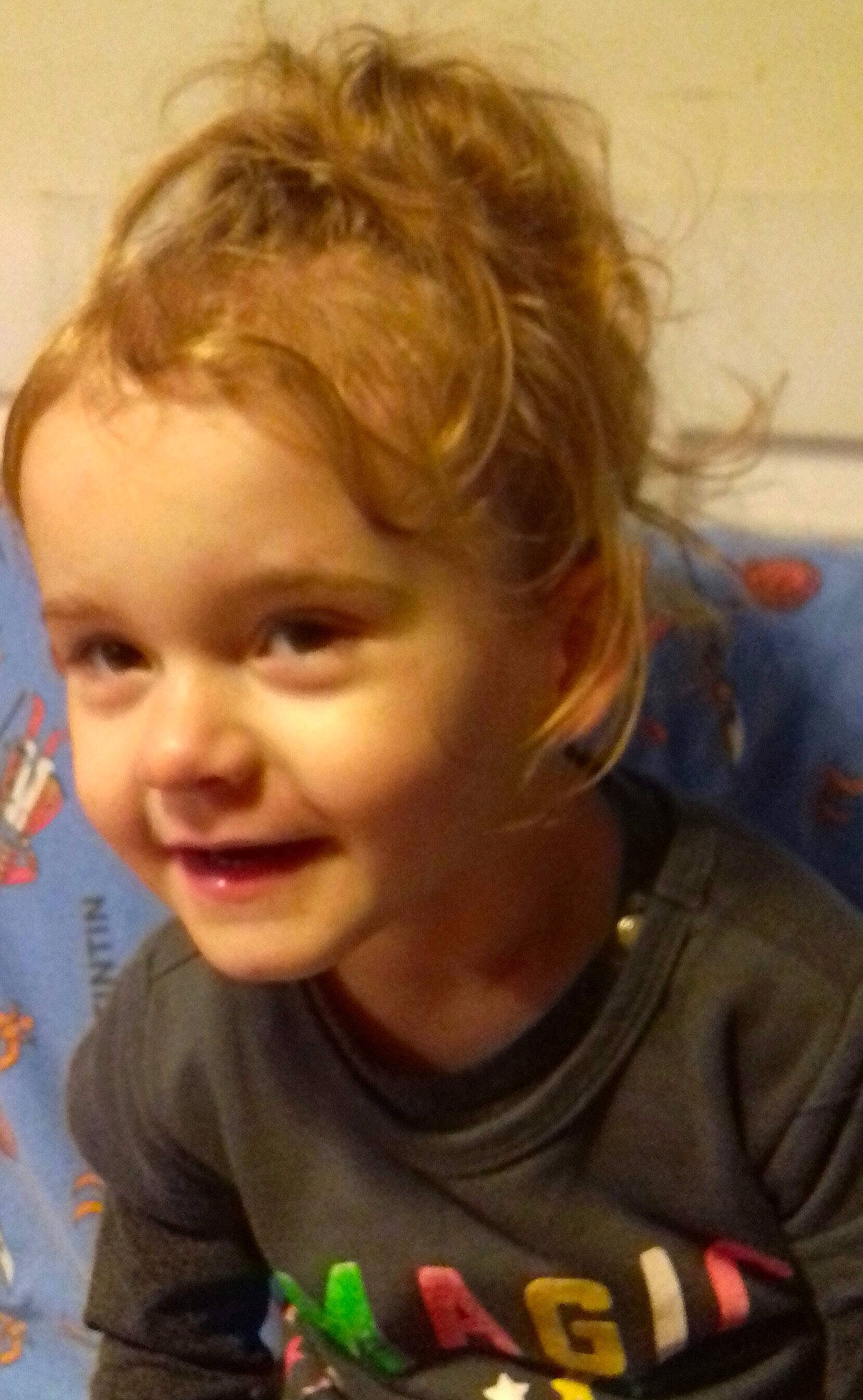Iléna participe au concours pour gagner de l'argent avec cette photo : blond, boy, cheek, child, chin, ear, eye, eyebrow, face, forehead, girl, hair, hair_coloring, hairstyle, head, human_hair_color, mouth, nose, person, smile