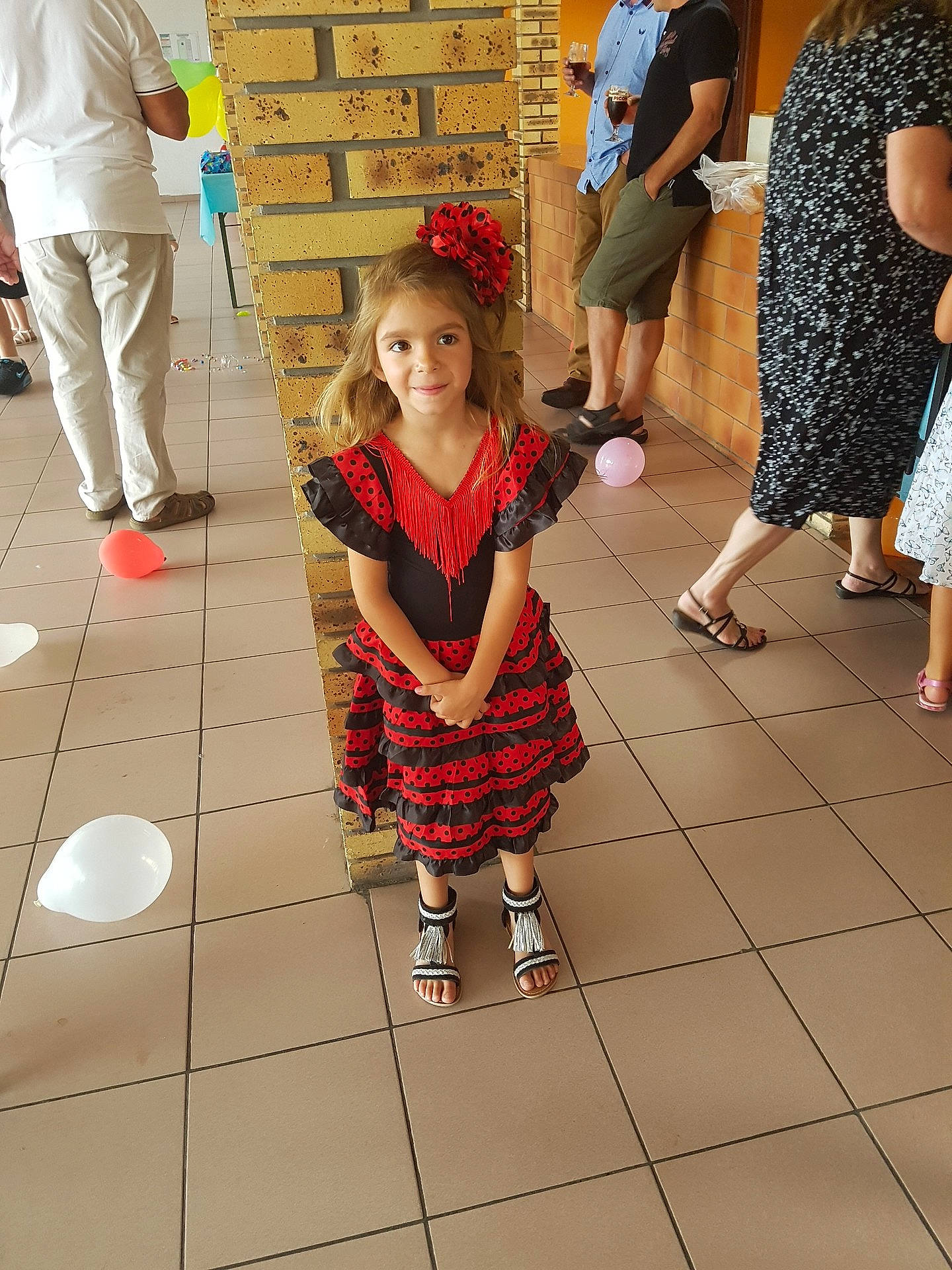 Nelly a rejoint le concours — aidez-le/la à gagner de superbes lots ! child, costume, day, design, floor, flooring, fun, girl, pattern, person, play, product, recreation, snapshot, toddler