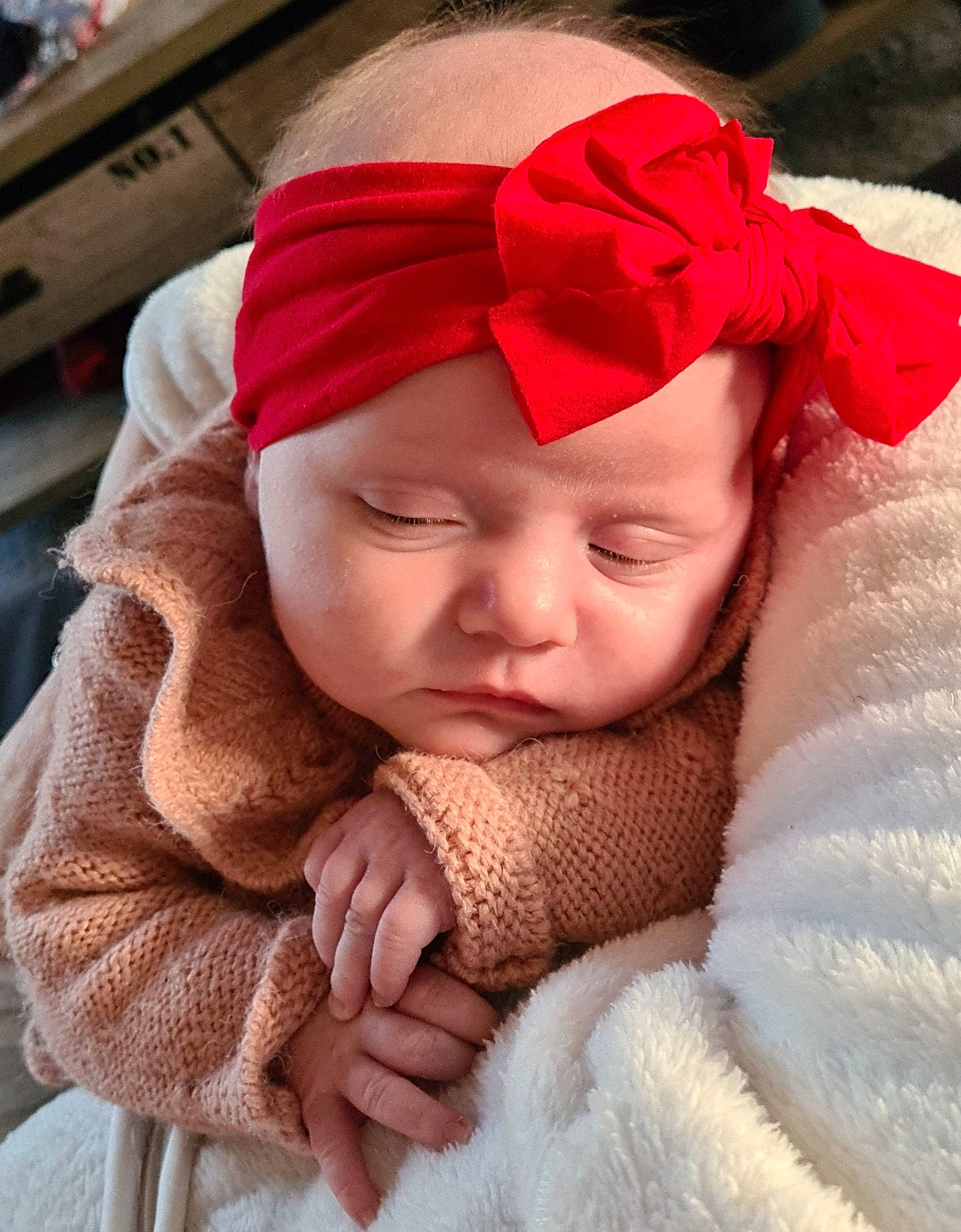 Tylia participe au concours pour gagner de l'argent avec cette photo : baby, baby_sleeping, cap, cheek, comfort, eye, eyebrow, eyelash, gesture, happy, head, headgear, headwear, lip, mouth, neck, nose, person, pink, skin